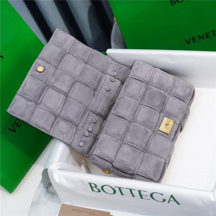  Bottega Veneta 보테가베네타 스웨이드 체인 카세트백 V84009-4 2020/신상