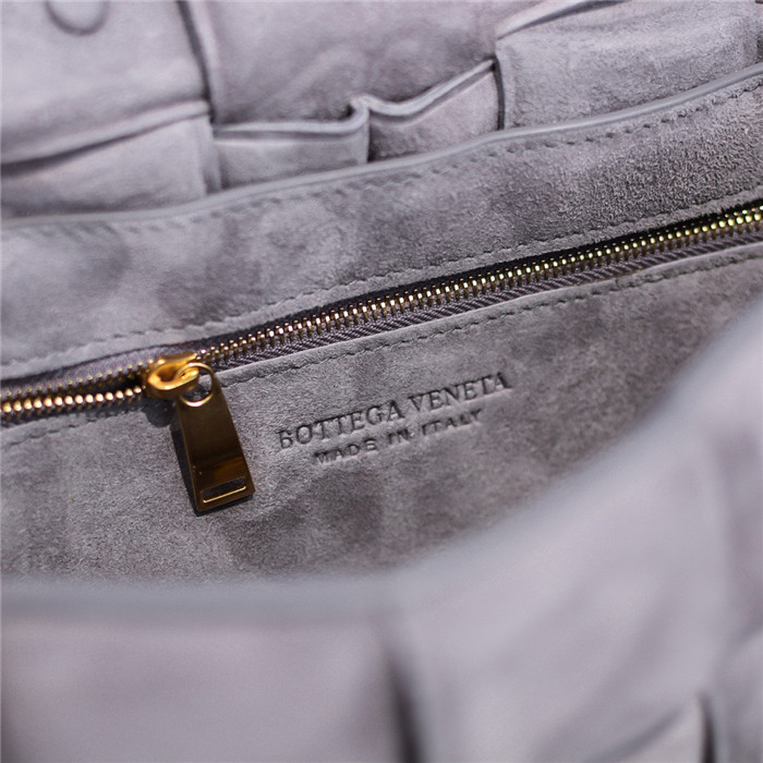  Bottega Veneta 보테가베네타 스웨이드 체인 카세트백 V84009-4 2020/신상