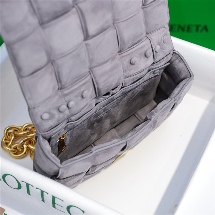  Bottega Veneta 보테가베네타 스웨이드 체인 카세트백 V84009-4 2020/신상