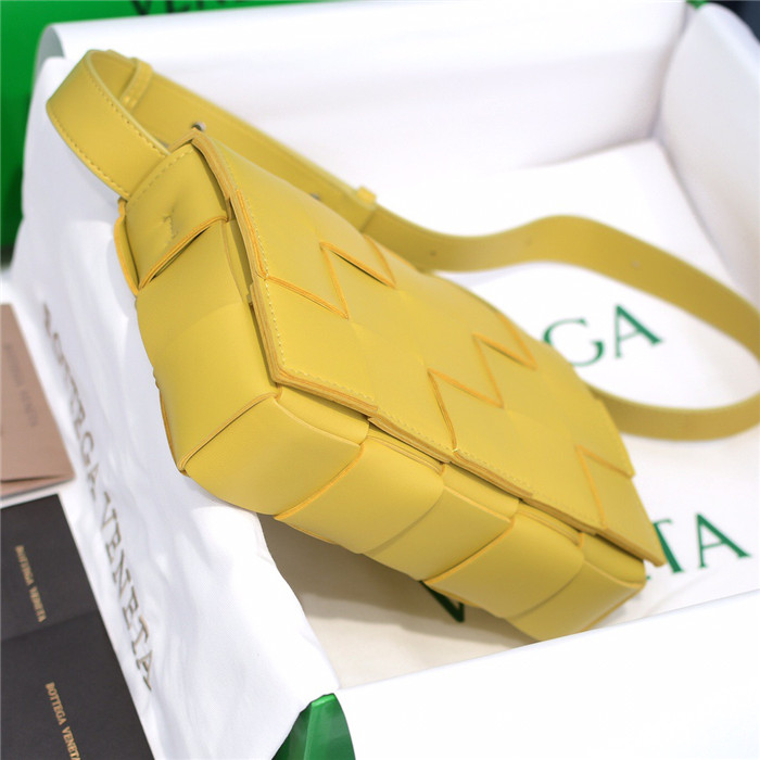  Bottega Veneta 보테가 베네타 카세트백 미듐 B8199 신상
