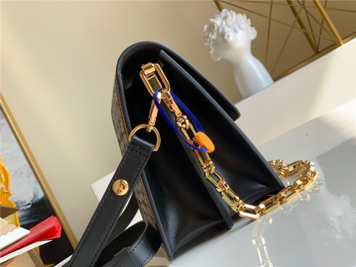 Louis Vuitton  루이비통 도핀 MM M57211 2020/신상