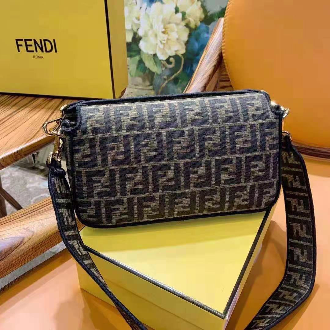 Fendi 펜디 바게트백 브라운 컬러