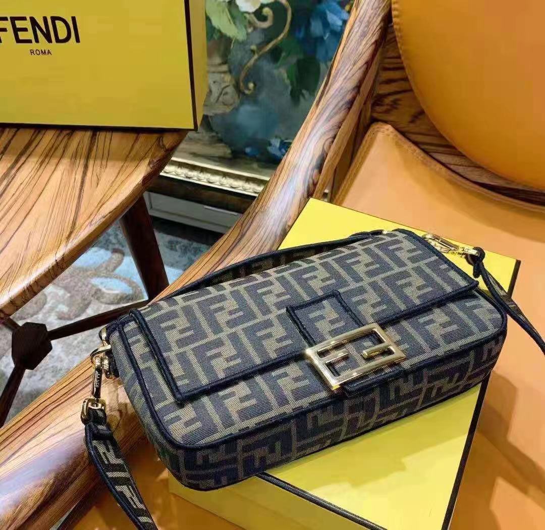  Fendi 펜디 바게트백 브라운 컬러