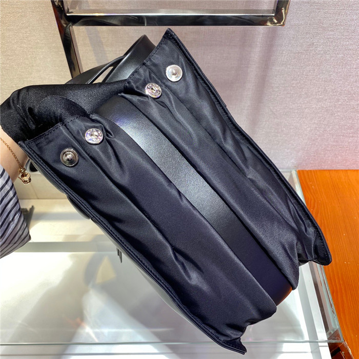 PRADA 프라다 나일론 토트백 P12501 신상
