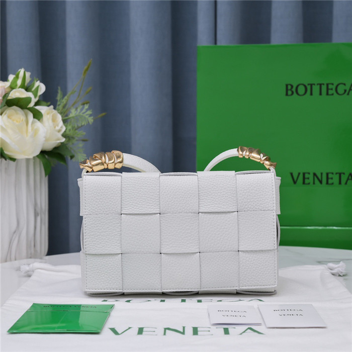 BOTTEGA VENETA 보테가 베네타 카세트백 미듐 B6687