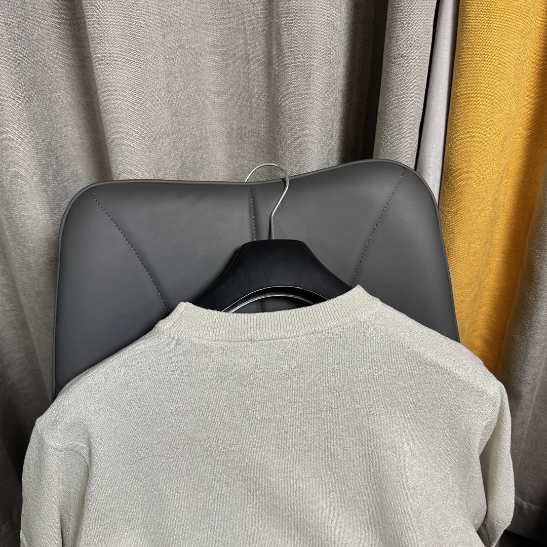 로에베 쇼트 슬리브