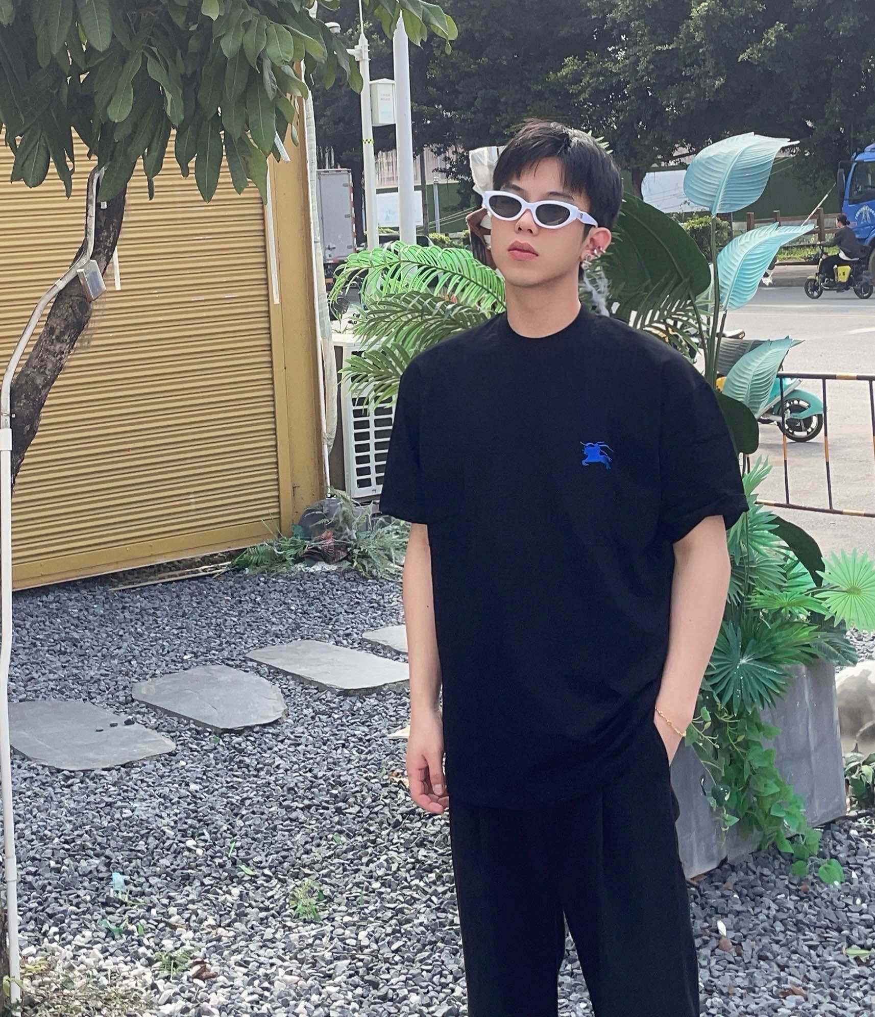 24SS 워 호스 자수 쇼트 슬리브