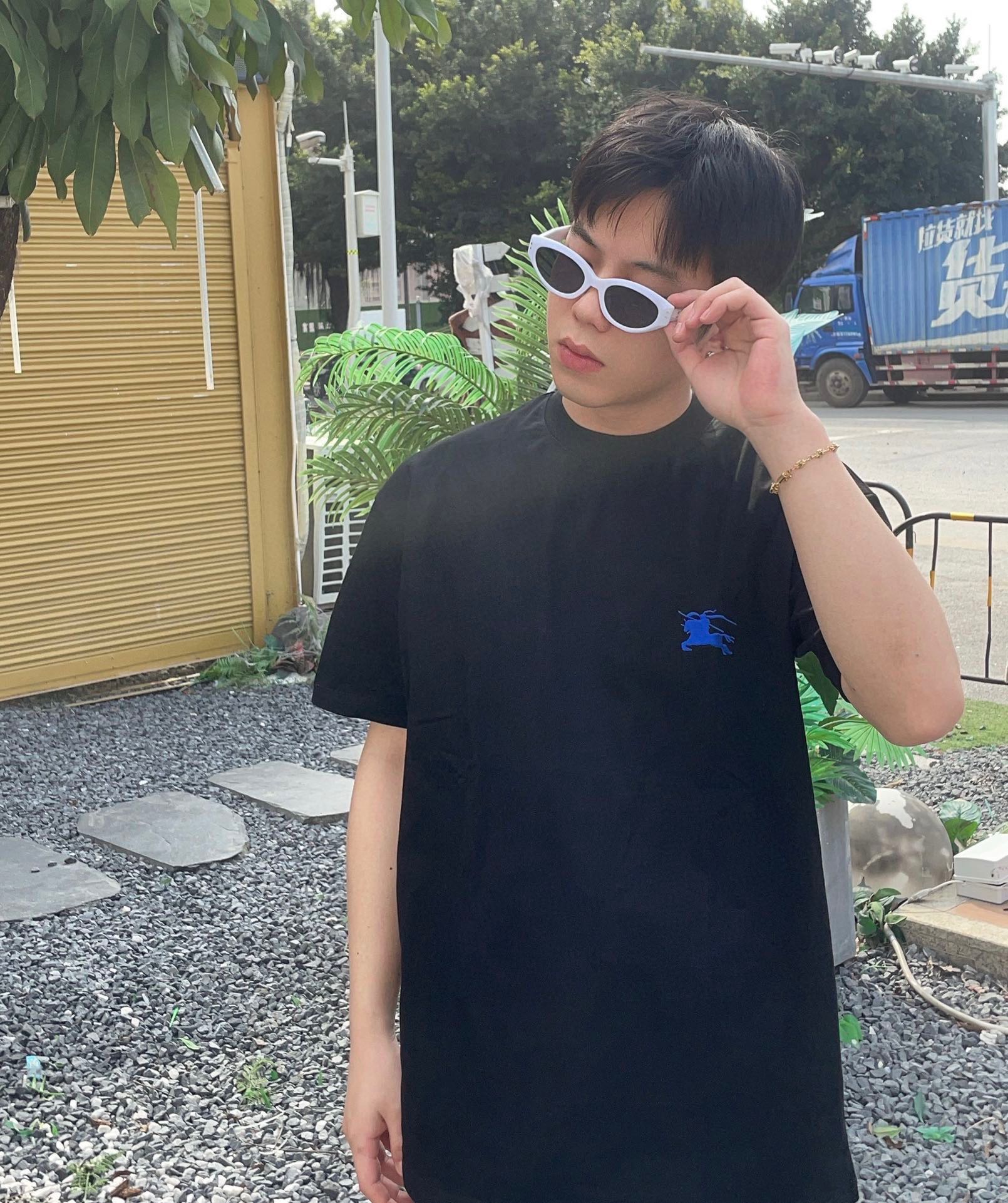 24SS 워 호스 자수 쇼트 슬리브