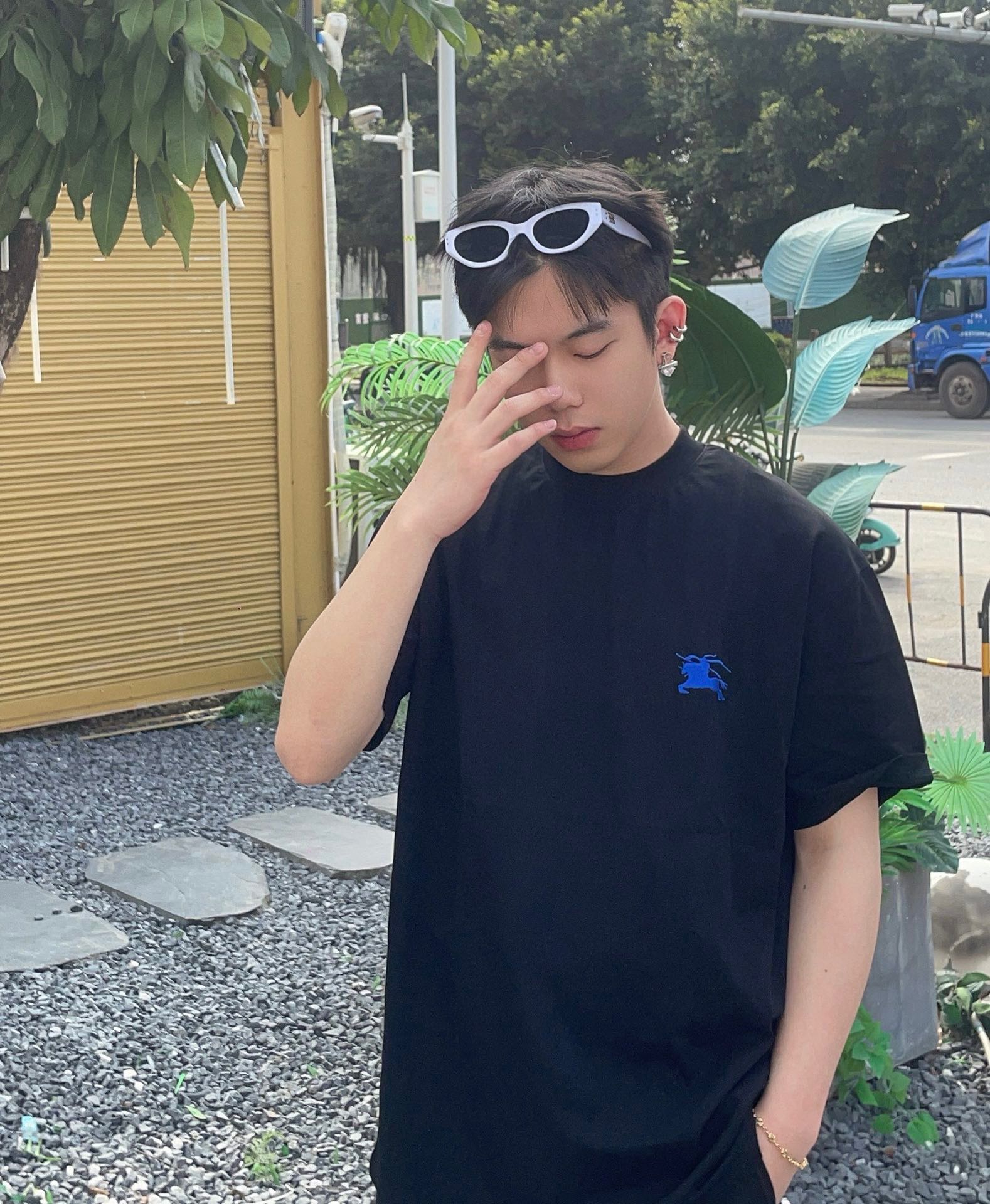 24SS 워 호스 자수 쇼트 슬리브