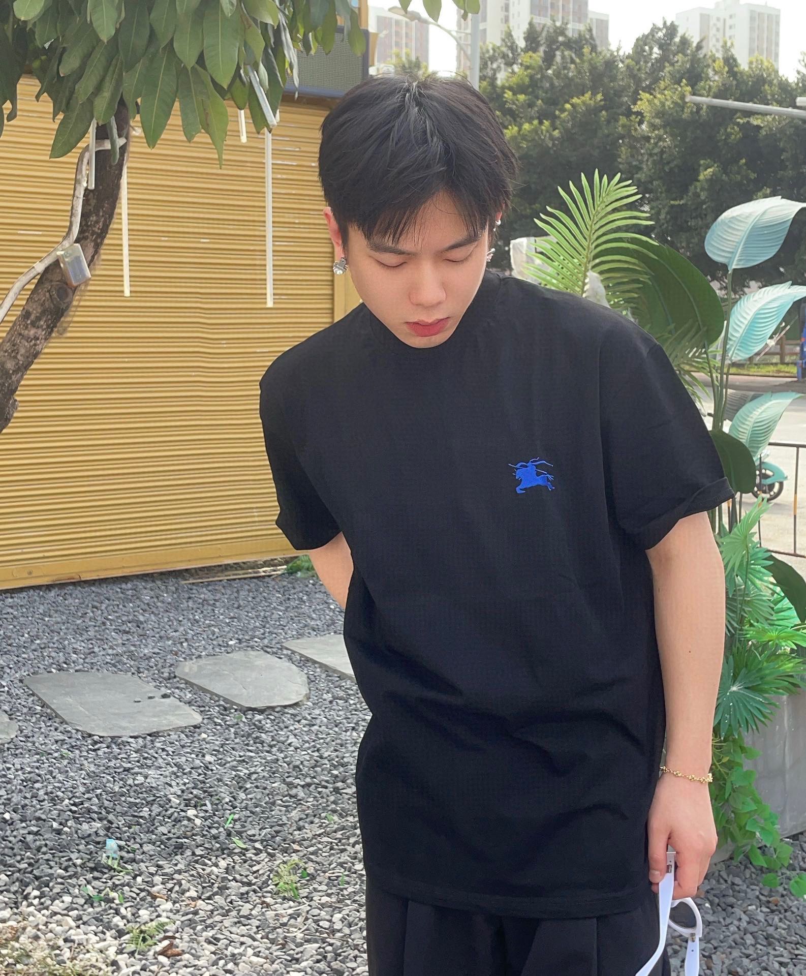 24SS 워 호스 자수 쇼트 슬리브