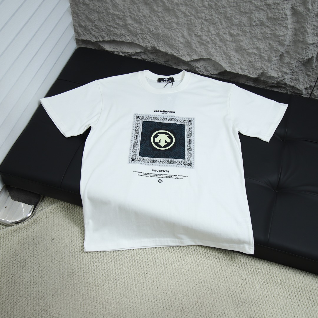 2025SS 봄 신상 데상트 디센테 헌드레드 라운드넥 반팔 티셔츠 모델 번호:DES005