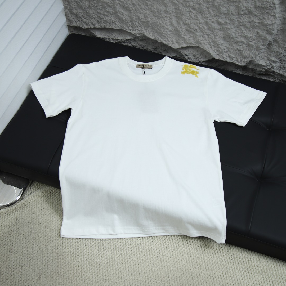 2025ss 봄 신상 버버리 / 버버리 백 라운드넥 반팔 티셔츠 모델 번호: BU0010