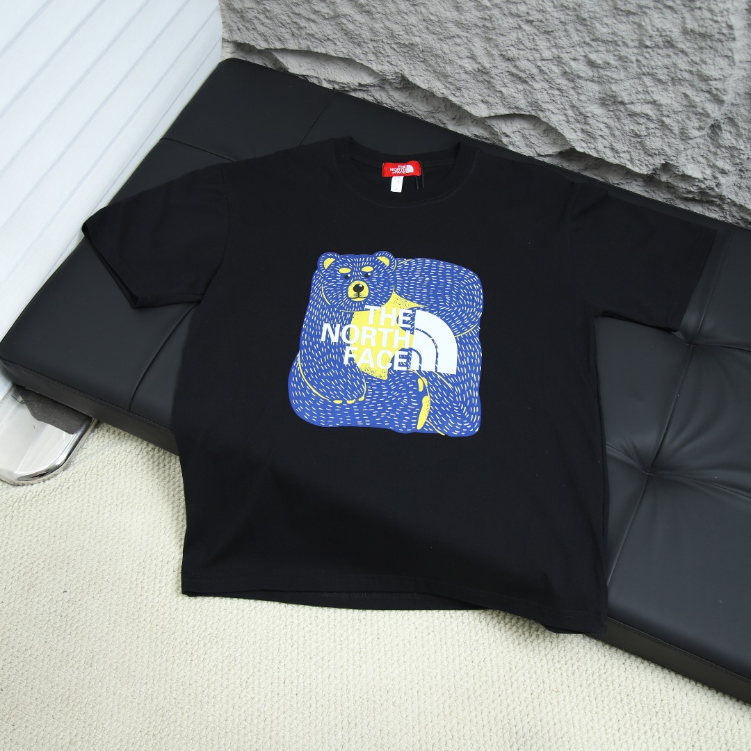 2025ss 봄 신상품 더노스페이스 더노스페이스 백 라운드넥 반팔 티셔츠 곰 가슴 프린트 모델 번호: BM0027