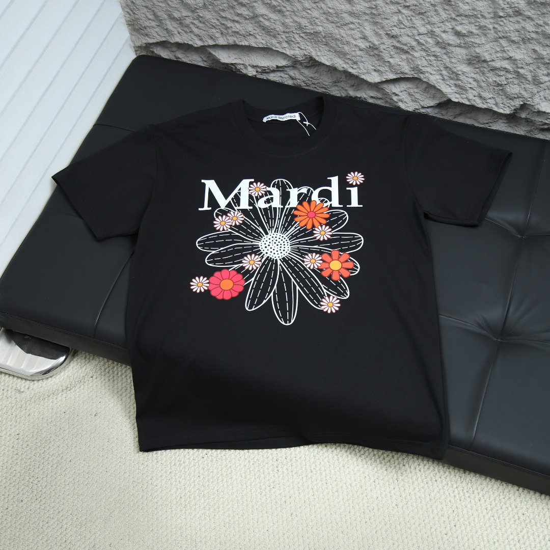 2025ss 봄 신상품 MARDI 라운드넥 반팔 티셔츠 모델 번호: MA023