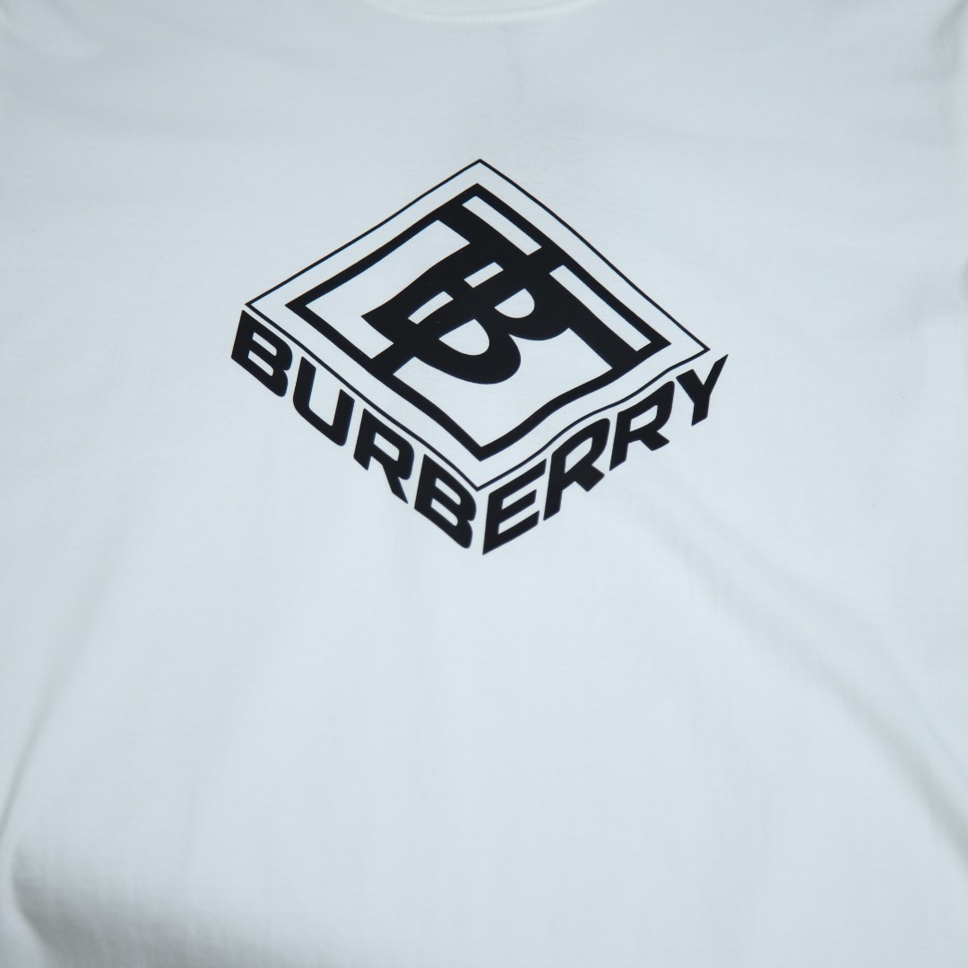 2025ss 봄 신상 버버리/버버리 헌드레드 라운드넥 반팔 티셔츠 모델 번호: BU0025