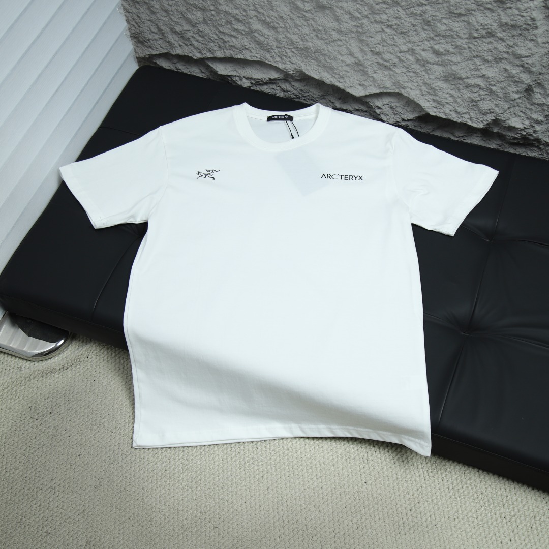 2025ss 봄 신상 버버리 100 라운드넥 반팔 티셔츠 아이템 번호: ARC005