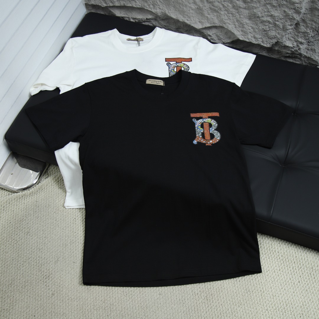 2025ss 봄 신상 버버리 / 버버리 풀 라운드넥 반팔 티셔츠 모델 번호: BU0008