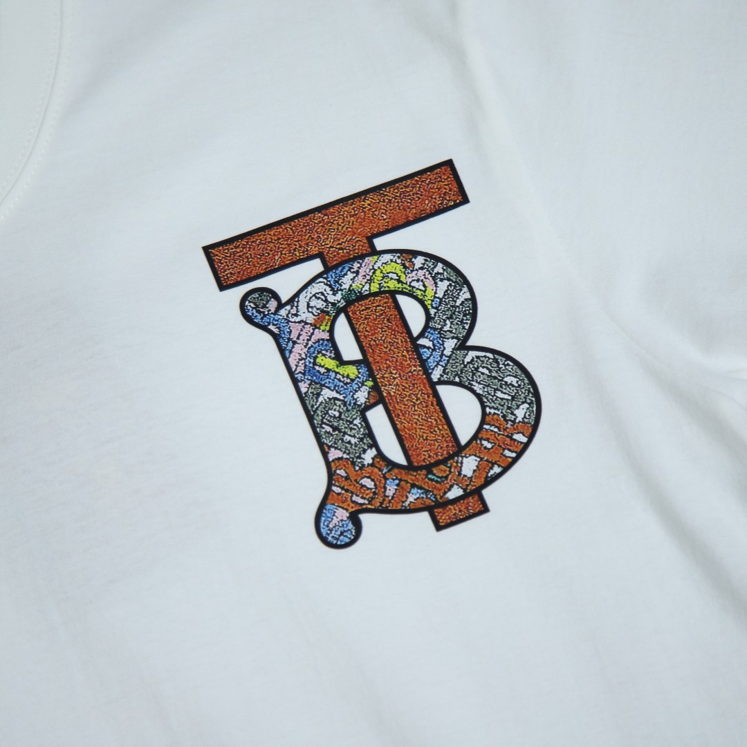 2025ss 봄 신상 버버리 / 버버리 풀 라운드넥 반팔 티셔츠 모델 번호: BU0008