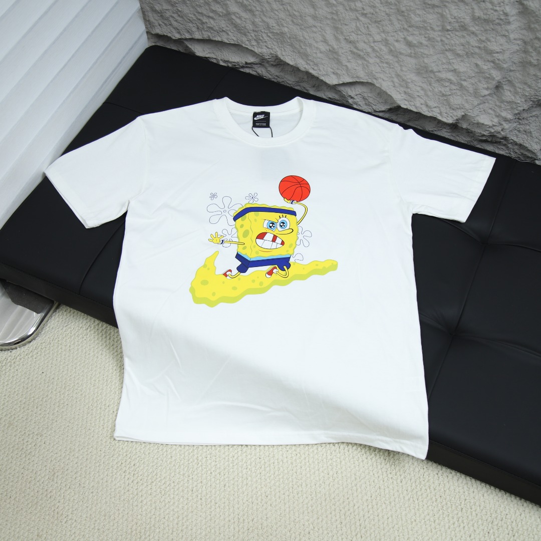 2025SS 봄 신상 나이키/나이키 라운드넥 반팔 티셔츠 스폰지밥 스퀘어팬츠 카툰 모델 번호: NI044