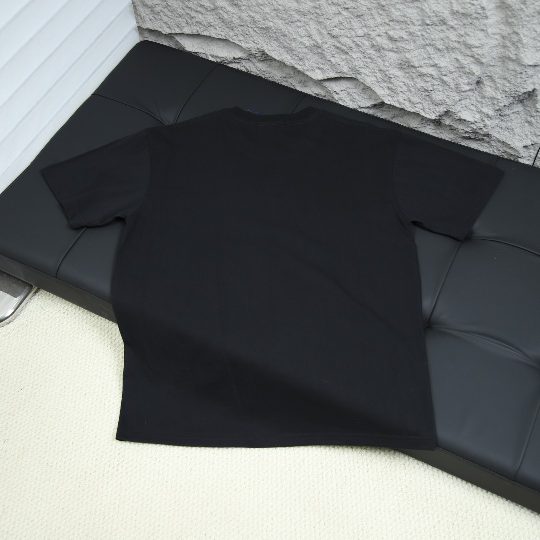 2025ss 봄 신상 LV 라운드넥 반팔 티셔츠 모델 번호: LV019