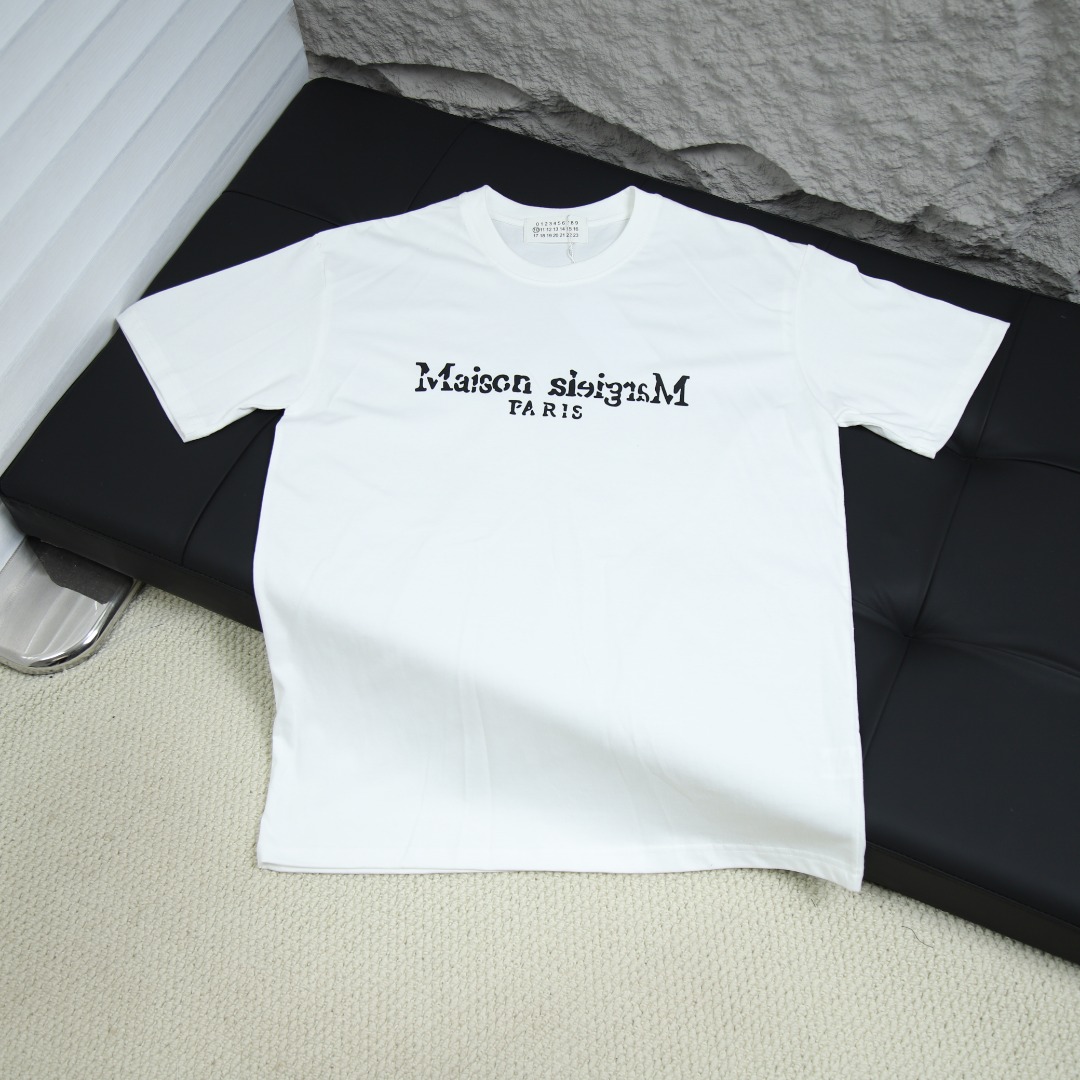 2025s스프링 신상품 MM6 메종 마르지엘라 백스 라운드넥 반팔 티셔츠 모델넘버:MM0010