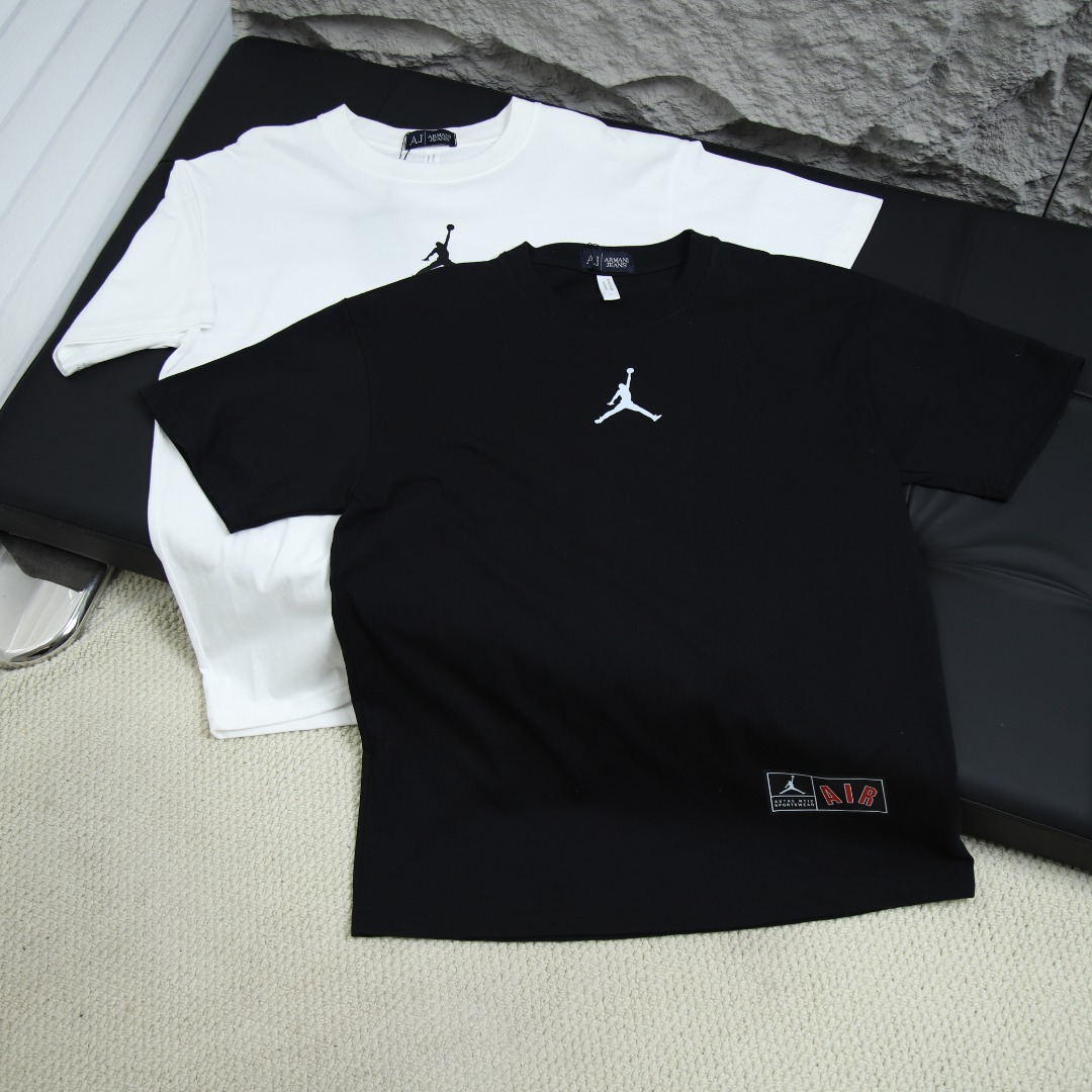 2025ss 봄 신상 AJ 라운드넥 반팔 티셔츠 모델 번호: AJ001