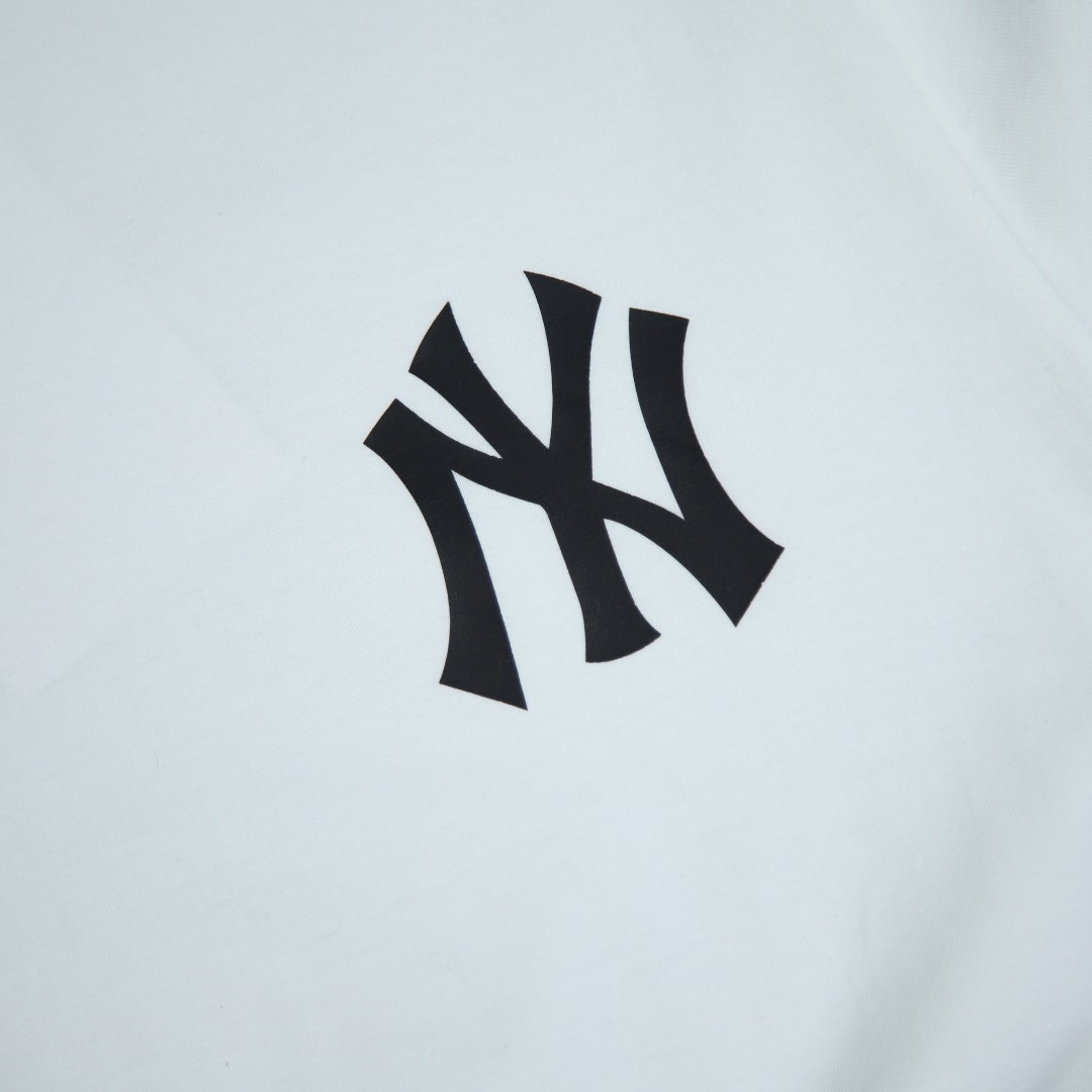 2025SS 봄 신상품 MLB 뉴욕 양키스 백 라운드넥 반팔 티셔츠 모델 번호 : MLB037