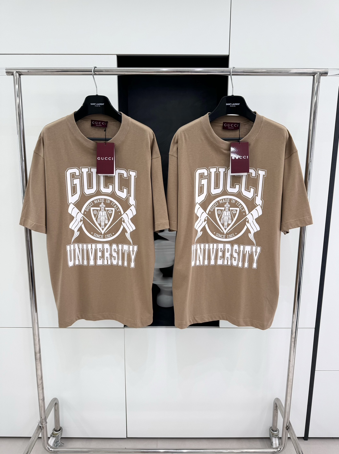 GU 2024SS 유니버시티 로고 프린트 라운드넥 쇼트 슬리브