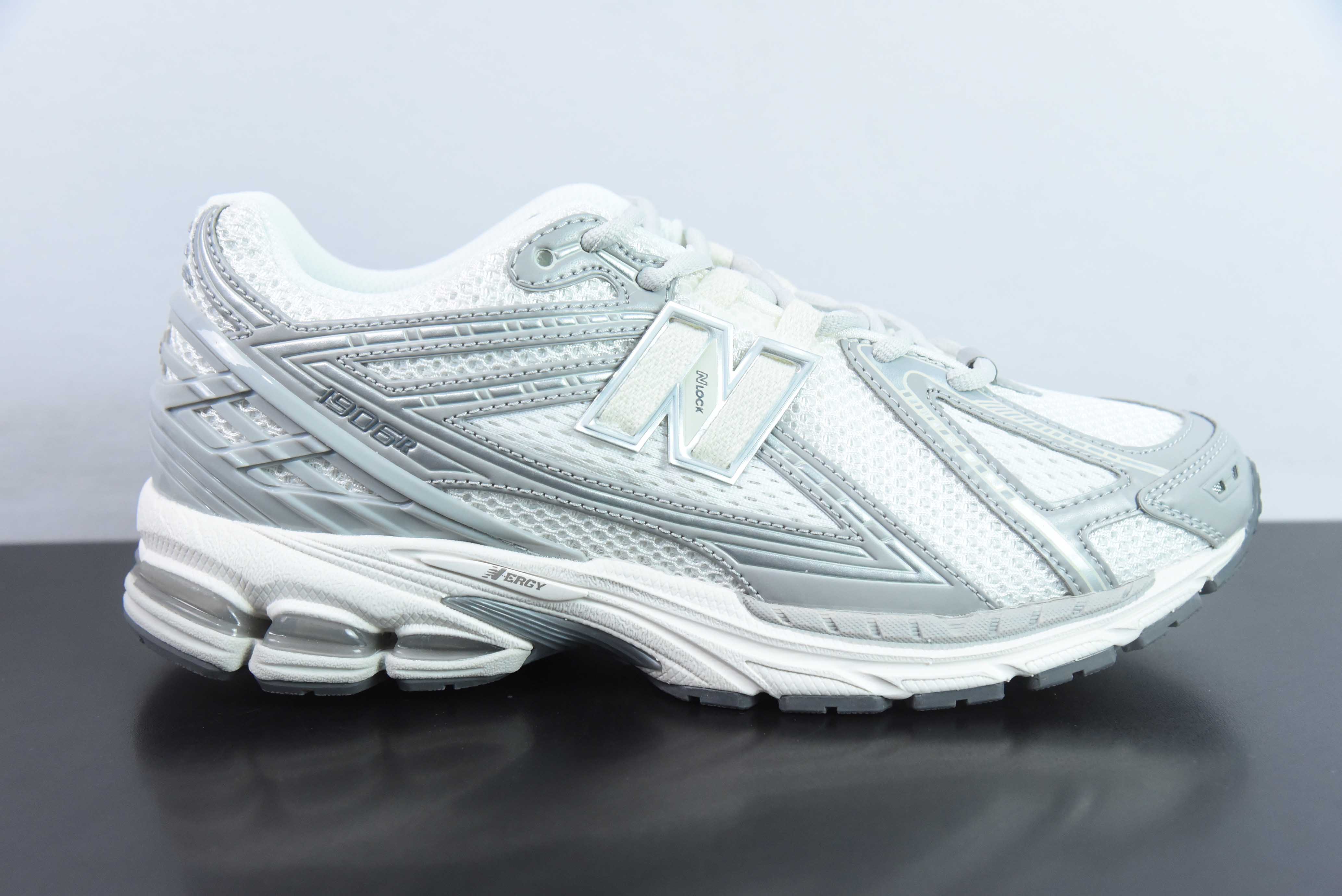 NB1906 뉴발란스 1906 시리즈 레트로 팝 스타일 캐주얼 스포츠 조깅화 아이템: M1906RJM 사이즈: 36-45