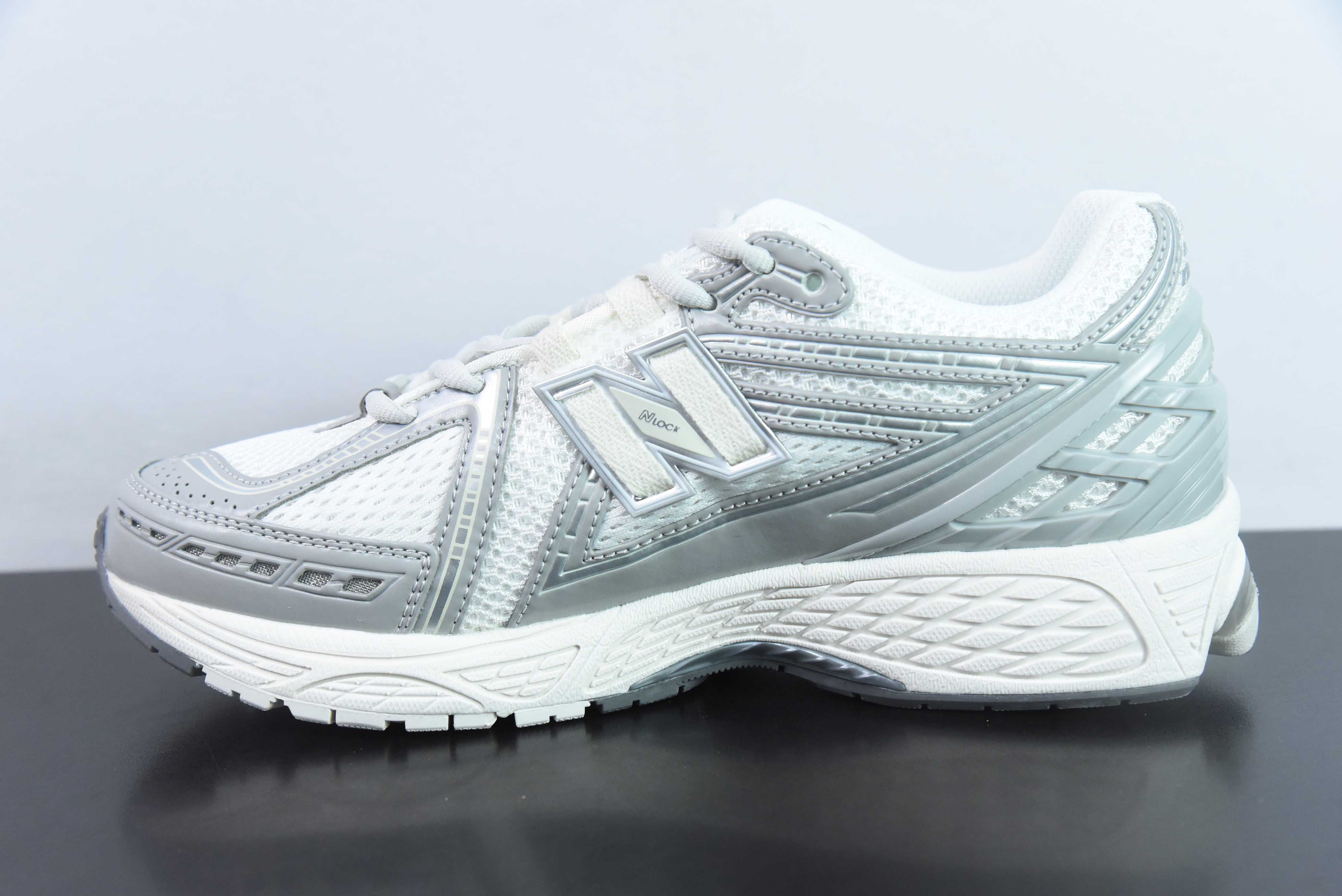 NB1906 뉴발란스 1906 시리즈 레트로 팝 스타일 캐주얼 스포츠 조깅화 아이템: M1906RJM 사이즈: 36-45