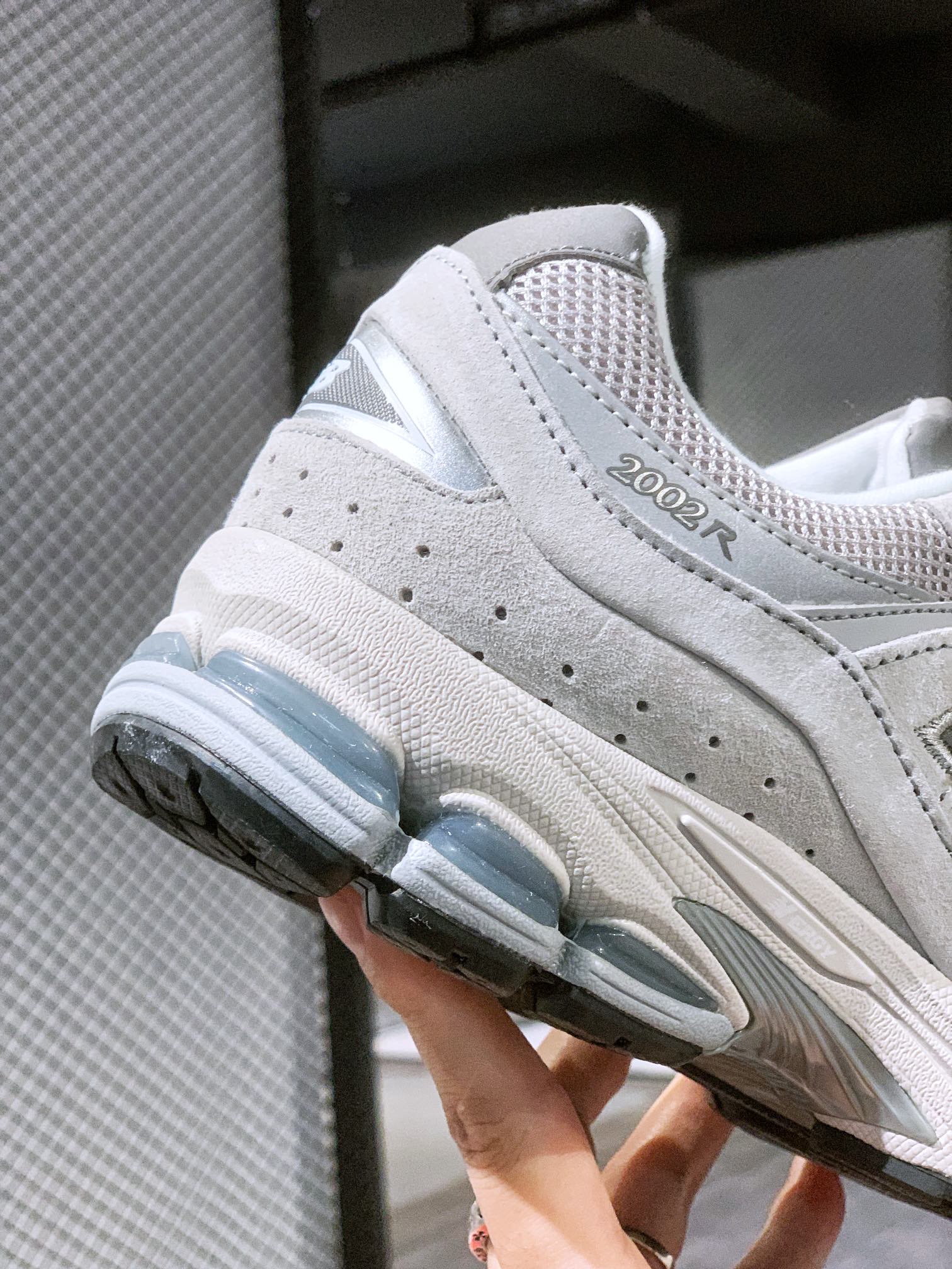 뉴발란스 뉴발란스 2002 시리즈 ML2002R 아이템: ML2002RA 사이즈: 36-44 하프 사이즈