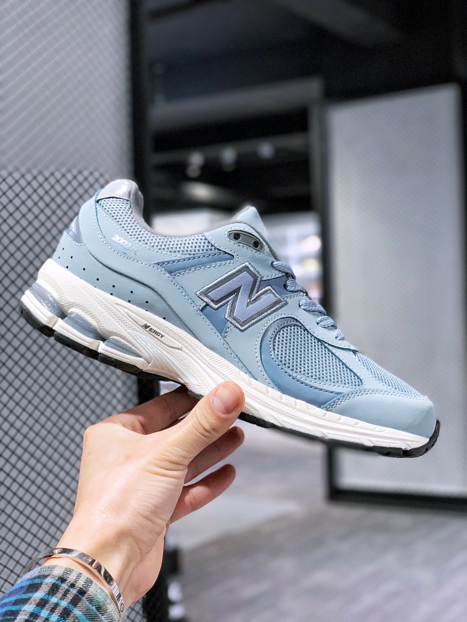 뉴발란스 2002 뉴발란스 시리즈 ML2002R 상품번호: ML2002RA 미디엄 그레이 사이즈: 36-44 하프 사이즈