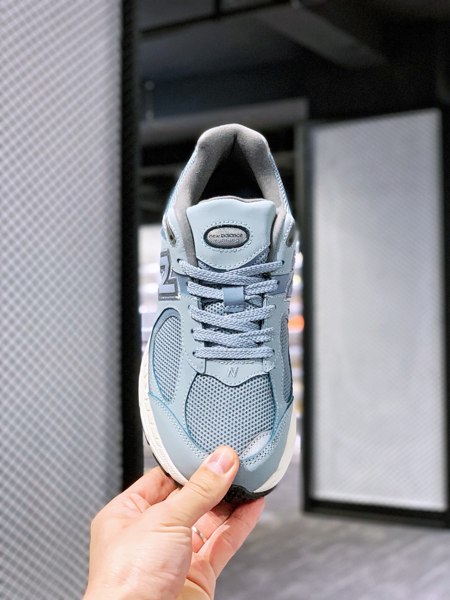 뉴발란스 2002 뉴발란스 시리즈 ML2002R 상품번호: ML2002RA 미디엄 그레이 사이즈: 36-44 하프 사이즈