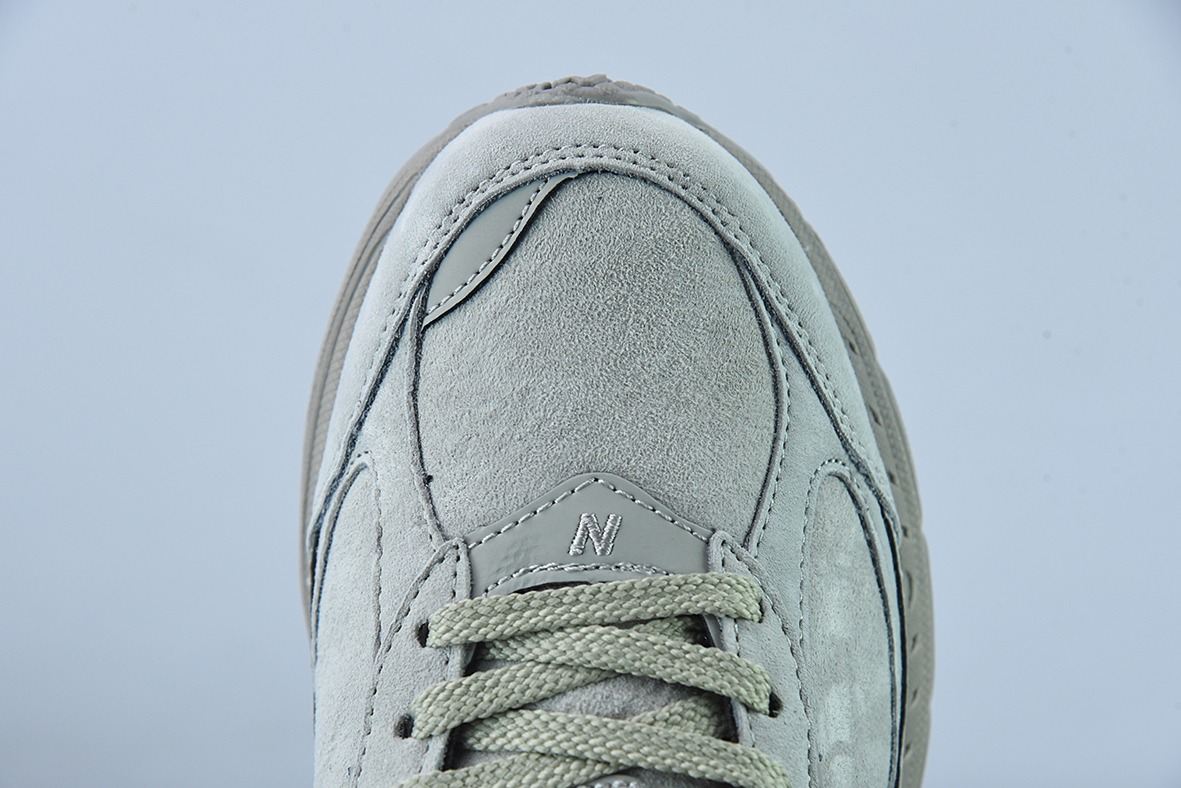 뉴발란스 ML2002 시리즈 레트로 아빠 스타일 남성과 여성 캐주얼 신발 조깅화 스포츠 남성 신발과 여성 신발 커플 아이템 번호 : ML2002RP 사이즈 : 36-45 하프 사이즈