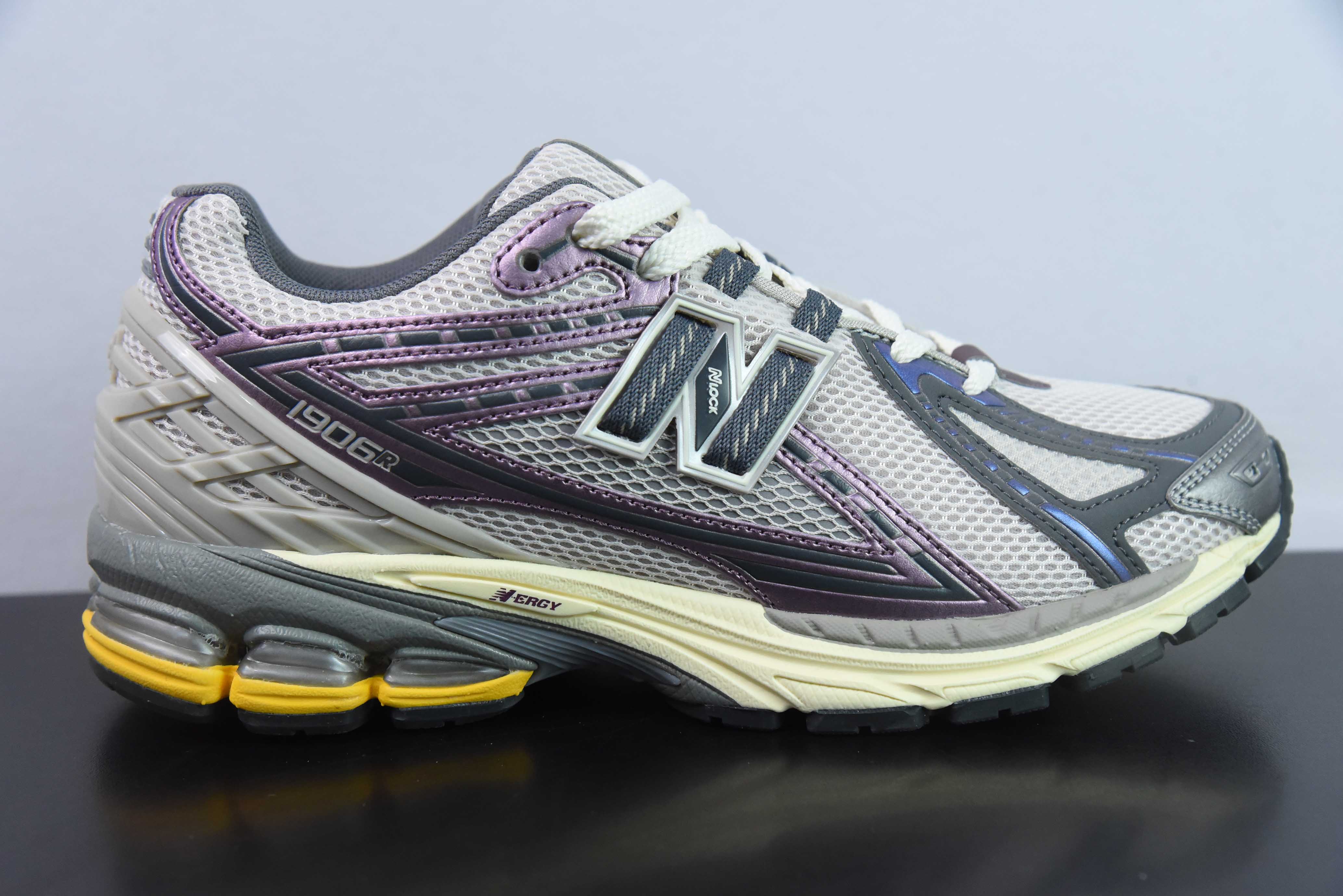 뉴발란스 1906 시리즈 레트로 아빠 스타일의 캐주얼 스포츠 조깅화 아이템 번호 : M1906RRA 사이즈 : 36-45