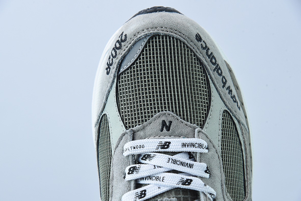 뉴발란스 ML2002 시리즈 레트로 아빠 스타일의 남성 및 여성 캐주얼 신발 조깅화 스포츠 남성 및 여성 신발과 커플 아이템 번호 : ML2002RV 크기 : 36-45 하프 사이즈