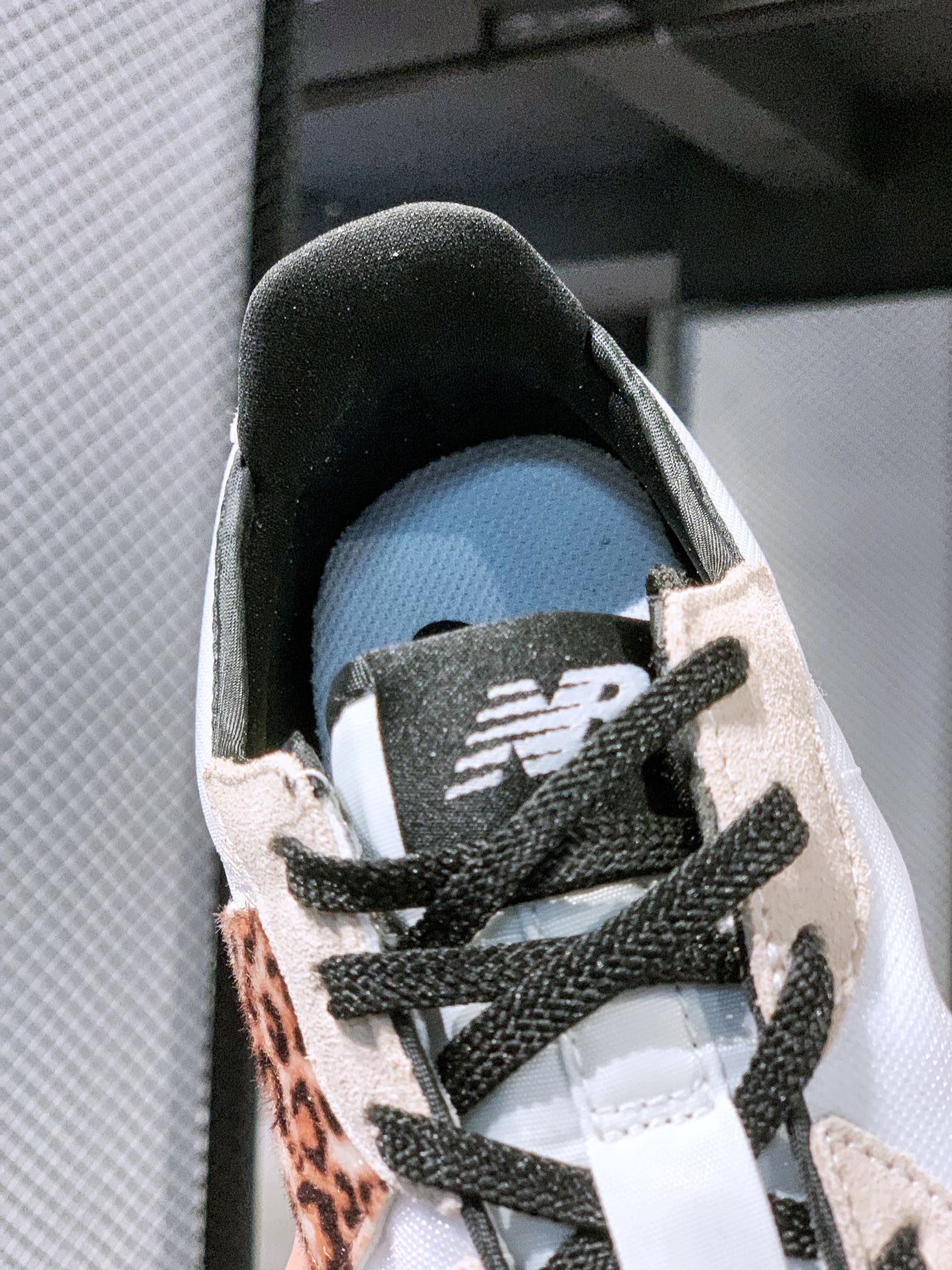 뉴발란스 MS327 레트로 캐주얼 스포츠 조깅화 “카본 블랙 워리어 