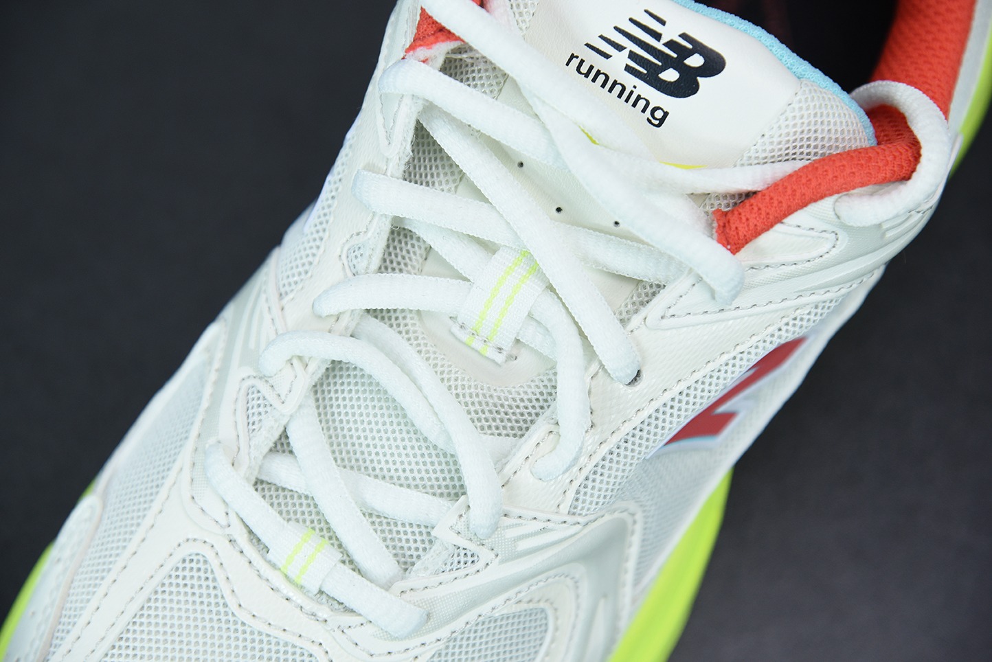 NB530뉴발란스 NB530 시리즈 레트로 캐주얼 조거 형광솔 사이즈: 36-44 아이템: MR530SI