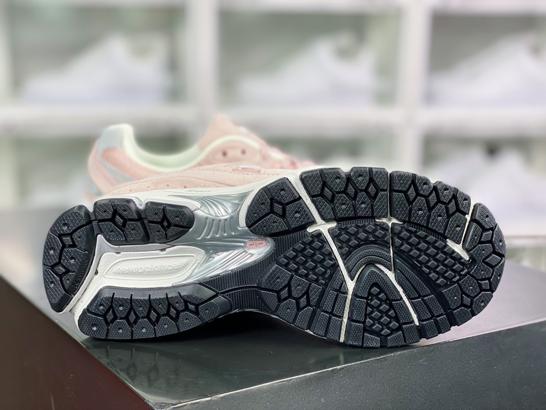 NB ML2002 시리즈 레트로 팝 스타일 캐주얼 스포츠 조거 “더티 핑크 화이트 M2002R4 