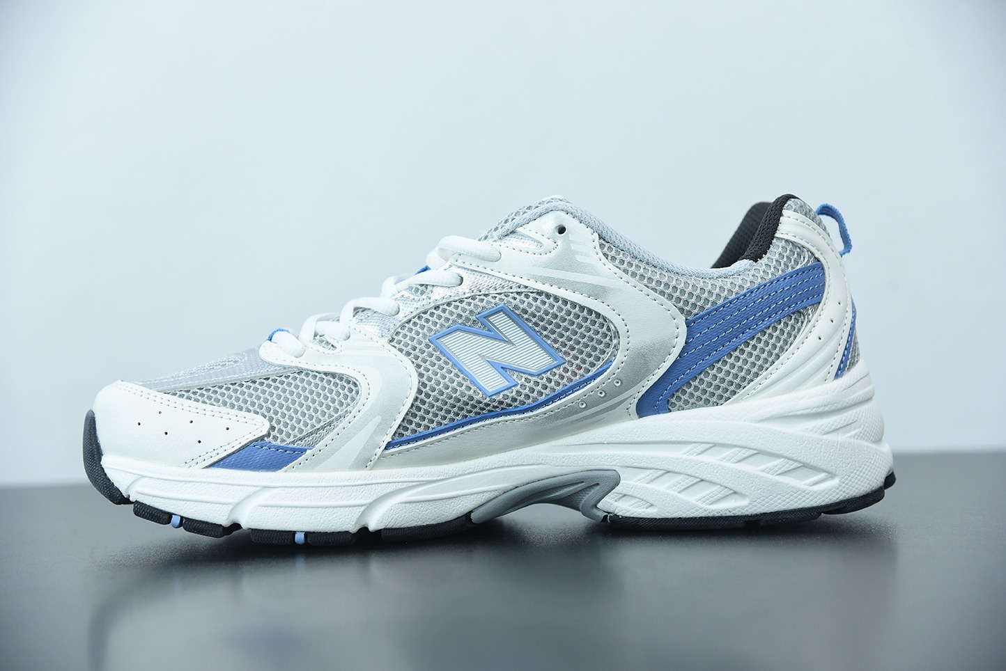 뉴발란스 뉴발란스 레트로 캐주얼 조깅화 화이트 실버 블루 라벨 아이템: MR530KC 사이즈: 36-44