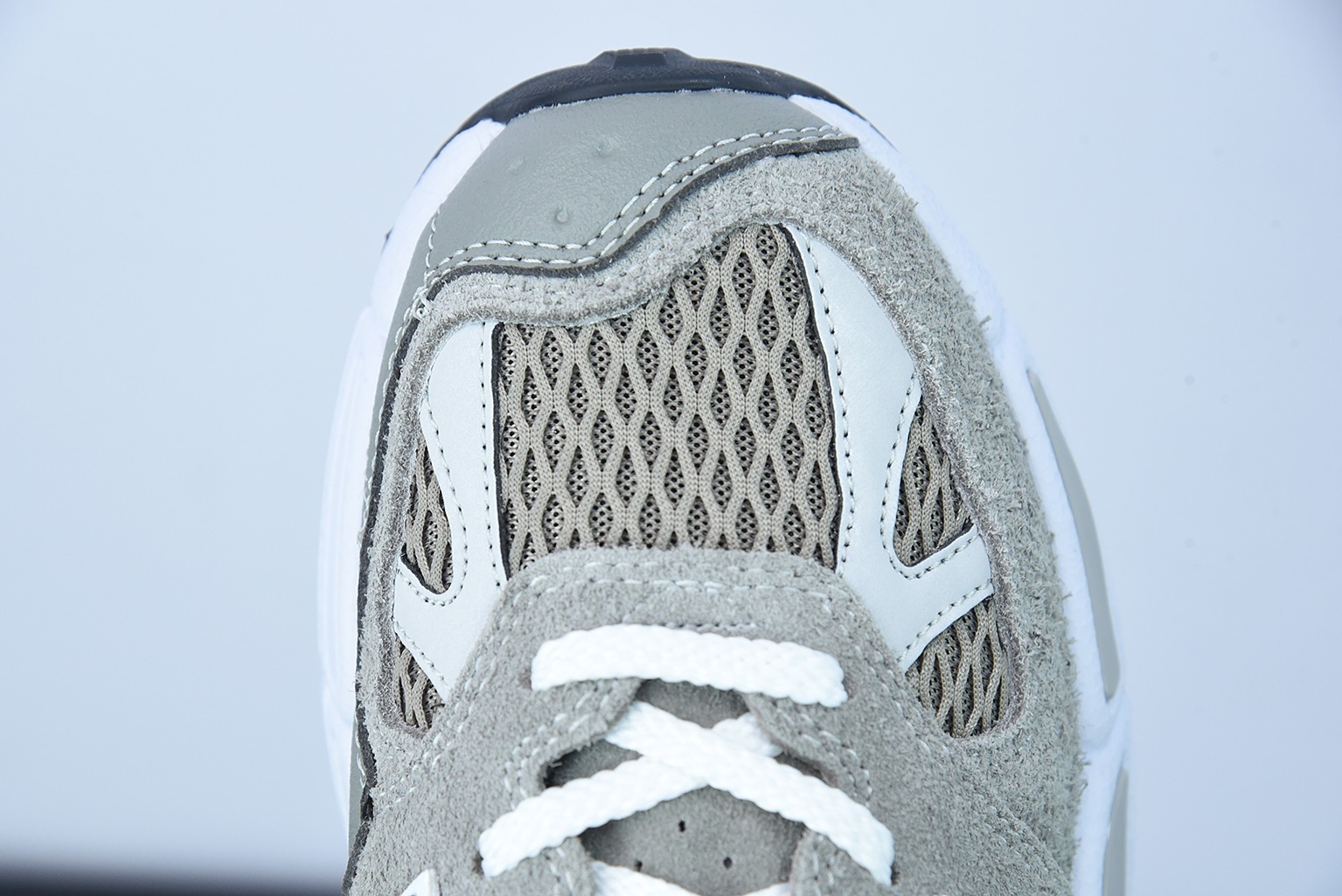 살레 벰버리 x NB574 유르트 아이템: MS574YSC 사이즈: 36-45