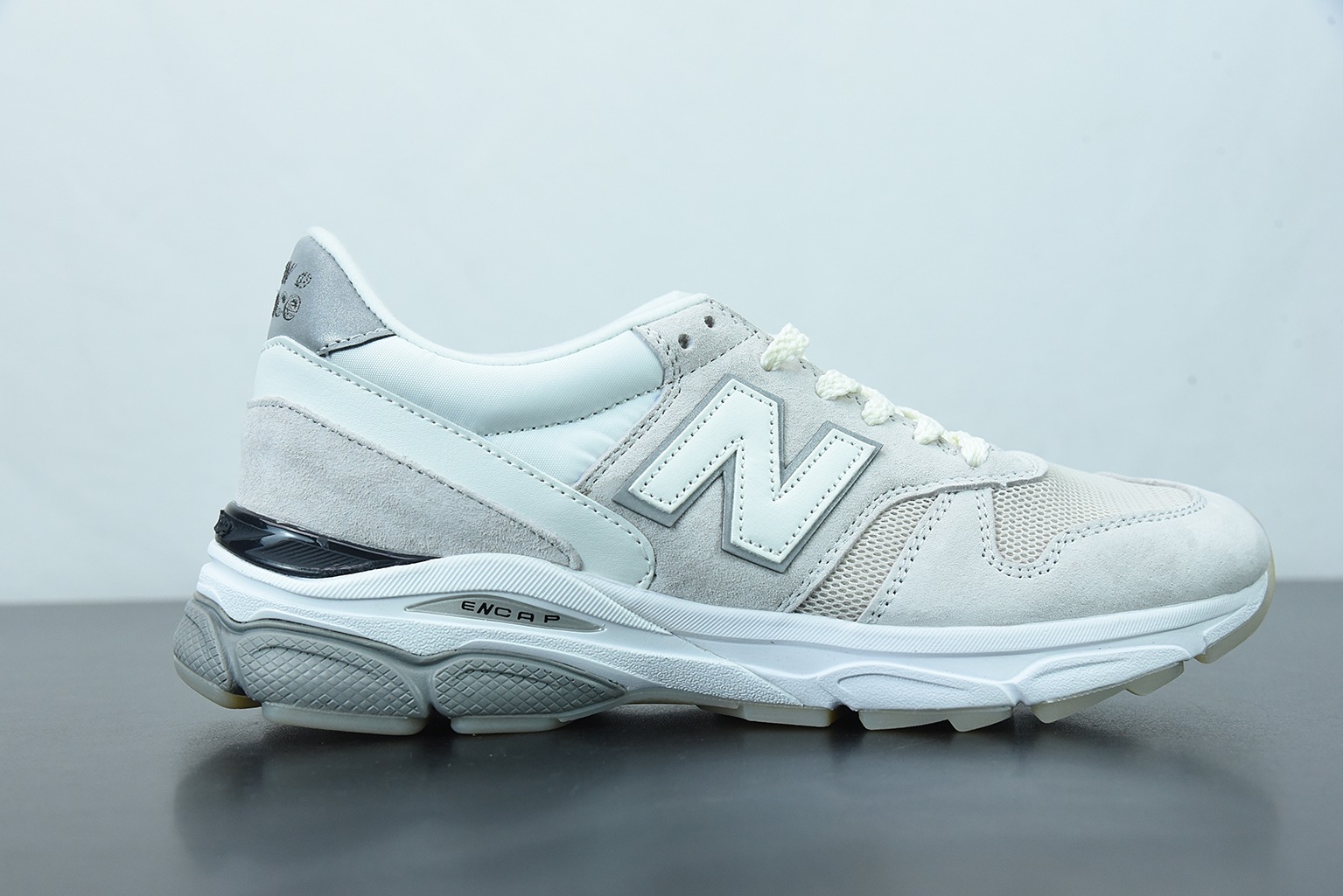 NB 770 뉴발란스 뉴 시리즈 레트로 캐주얼 러닝화 베이지 아이템: M7709CV 사이즈: 36-45