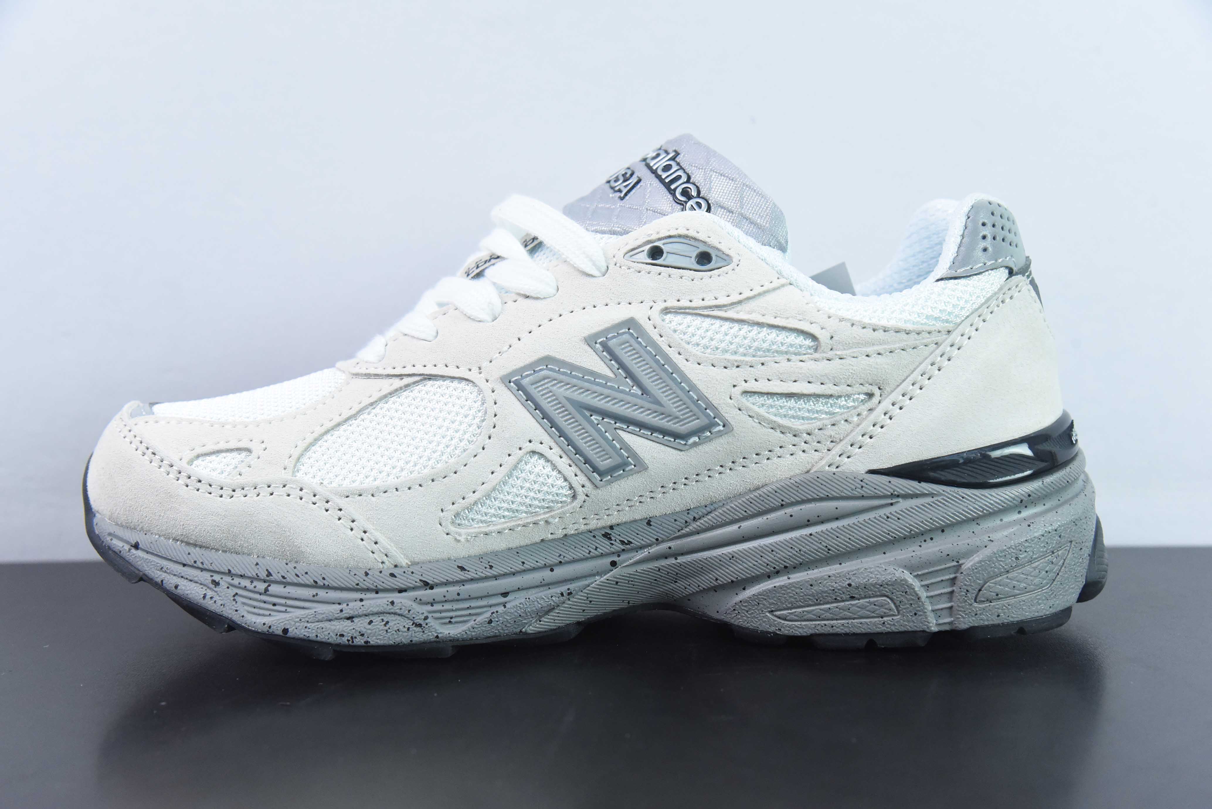 뉴발란스 NB990 시리즈 하이엔드 미국산 레트로 캐주얼 러닝화 M990BY3 