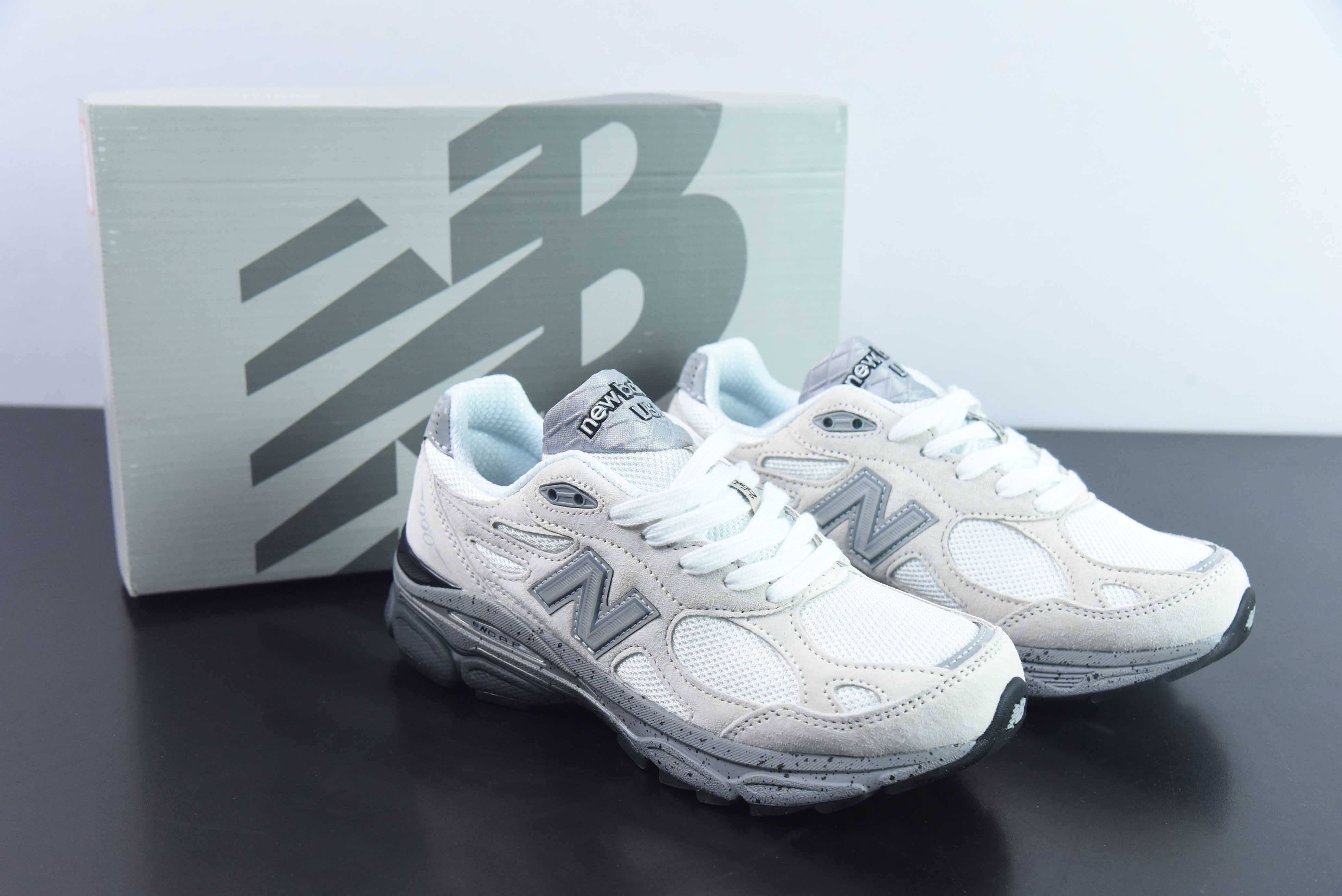 뉴발란스 NB990 시리즈 하이엔드 미국산 레트로 캐주얼 러닝화 M990BY3 