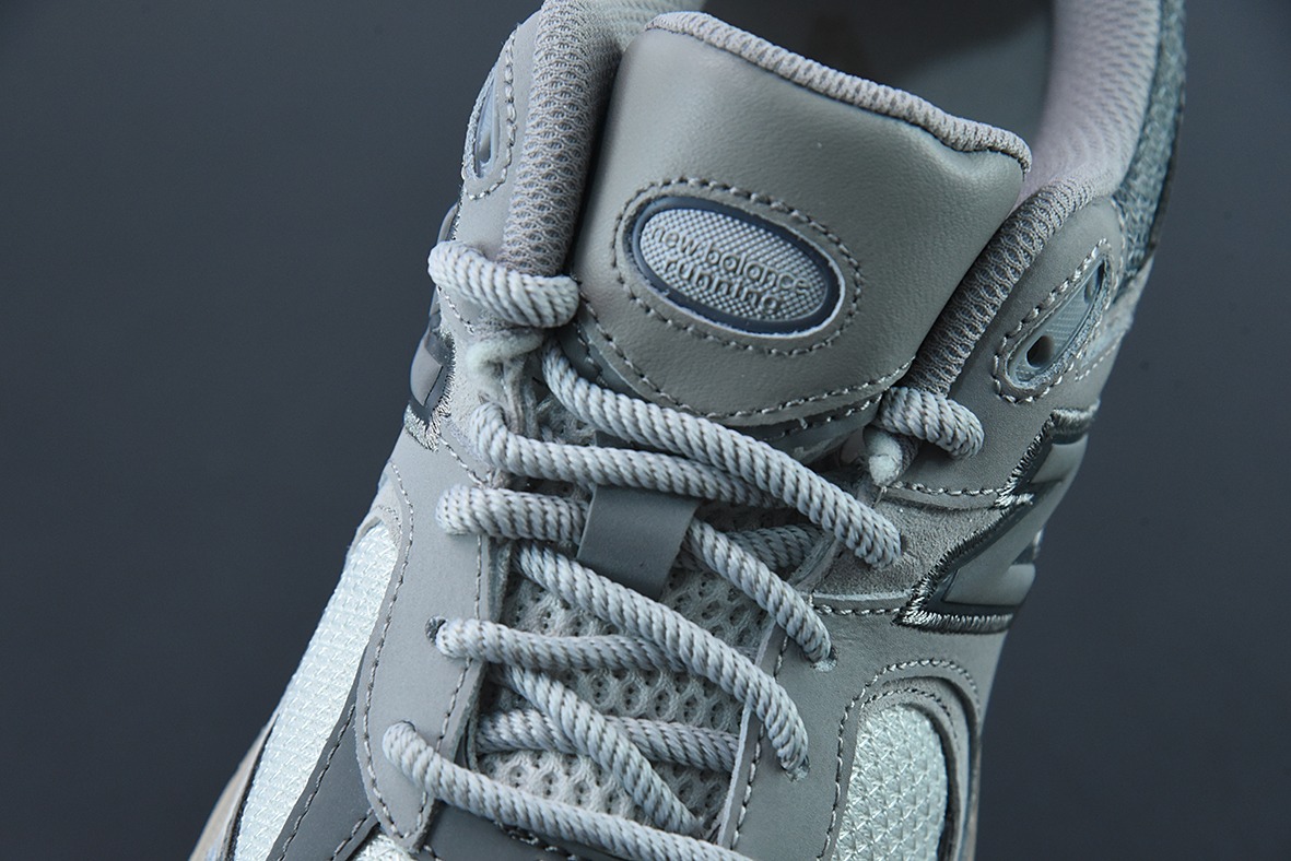 뉴발란스 뉴발란스 ML2002 시리즈 레트로 팝 스타일 남녀 캐주얼 신발 커플 조깅화 스포츠 남성화 여성화 아이템 번호 : M2002RVC 사이즈 : 36-45 하프 사이즈