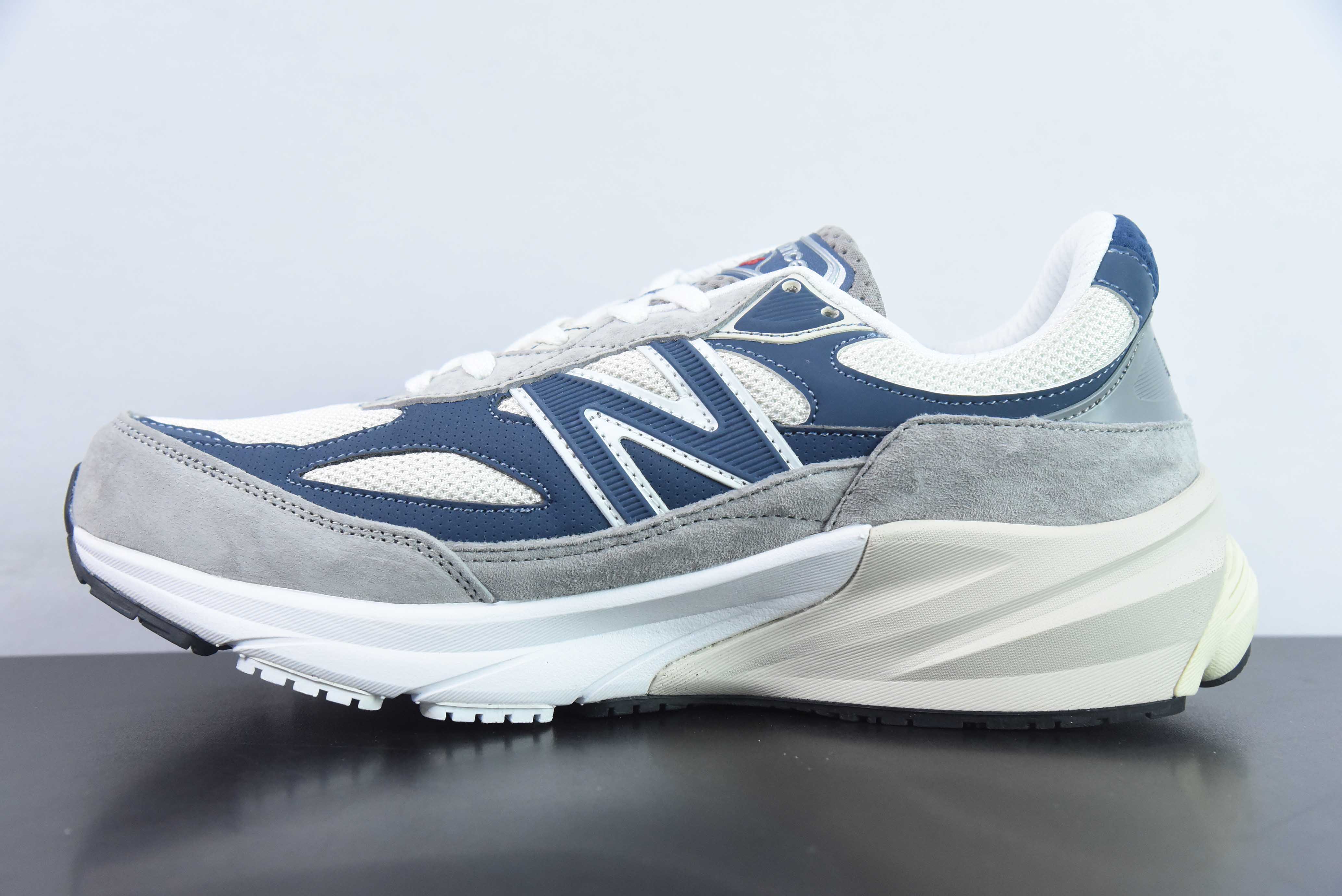 액션 브론슨 x 뉴 발란스 인 USA M990V6 뉴 발란스 NB 6 세대 시리즈 미국 페디그리  블루 사이즈 : 36-45