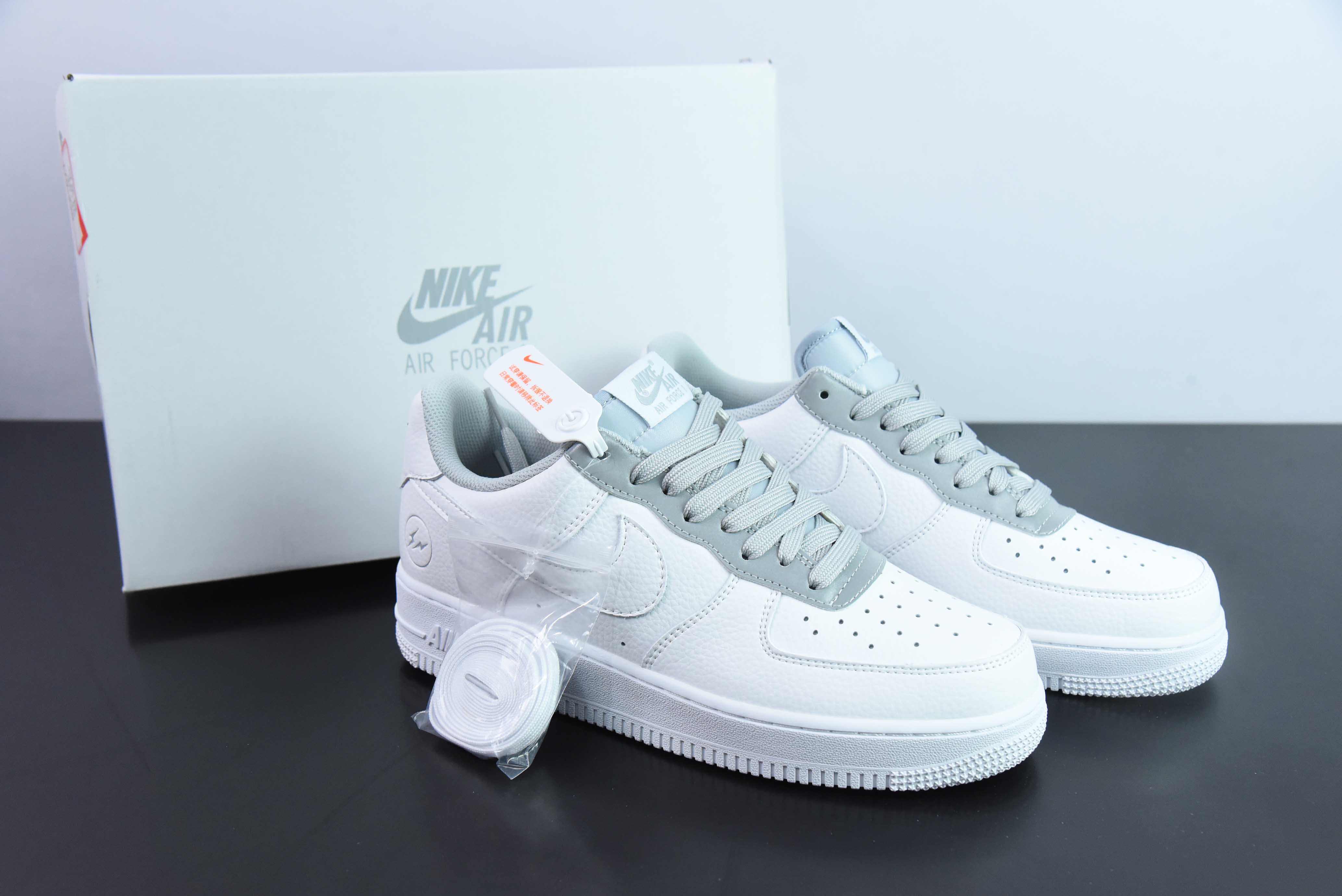 나이키 에어 포스 1 로우 에어 포스 1 로우 탑 운동 캐주얼 보드 슈즈 라이트닝 프린트  화이트 그레이 품목 번호: TT0801-605 사이즈: 36-44