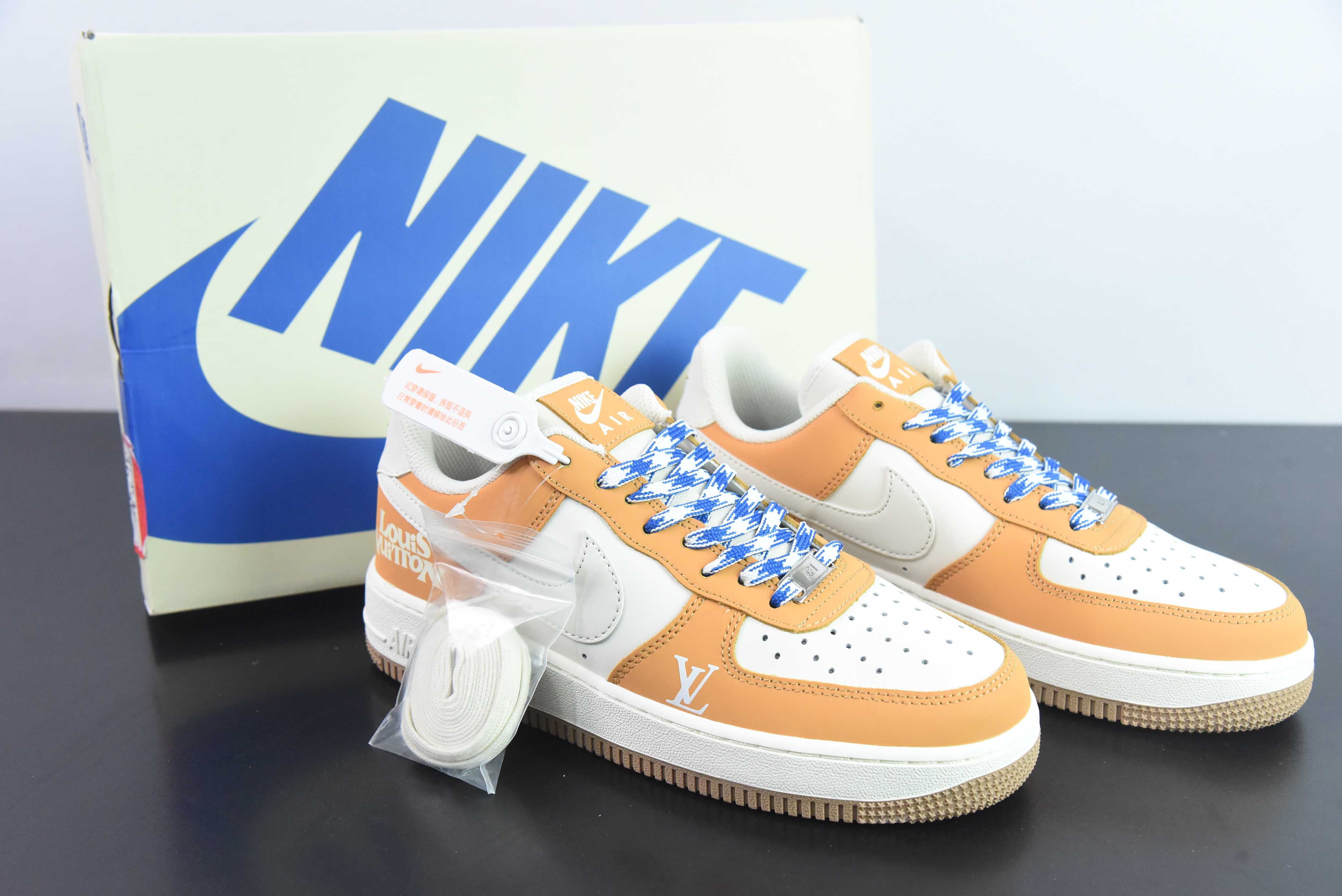 나이키 에어 포스 1 07 로우 LV 공동 브랜드 - 라이트 오렌지 옐로우 에어 포스 원 로우탑 트레이너 제품 번호: HX123-008 사이즈: 36-44