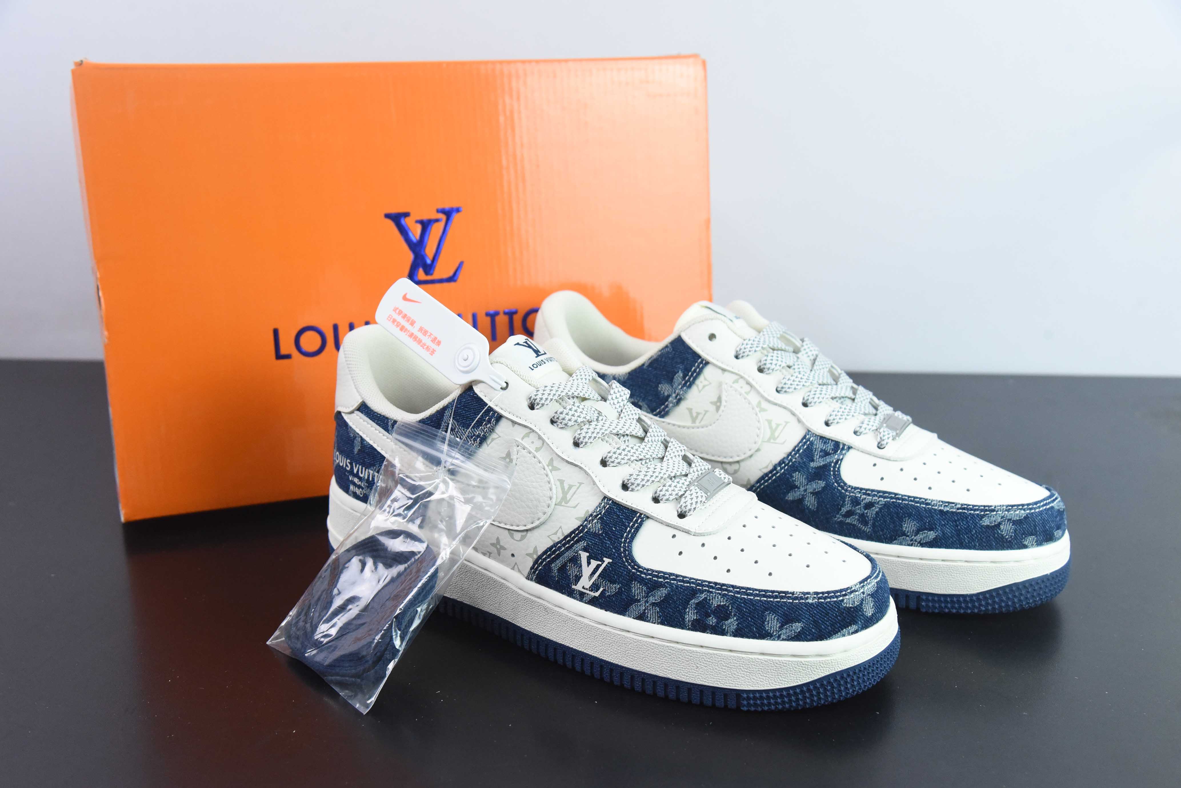 나이키 에어 포스 1 07 로우 LV 공동 브랜드 - 형광 블루 데님 에어 포스 원 미드탑 트레이너 아이템 번호: DH7566-100 사이즈: 36-44