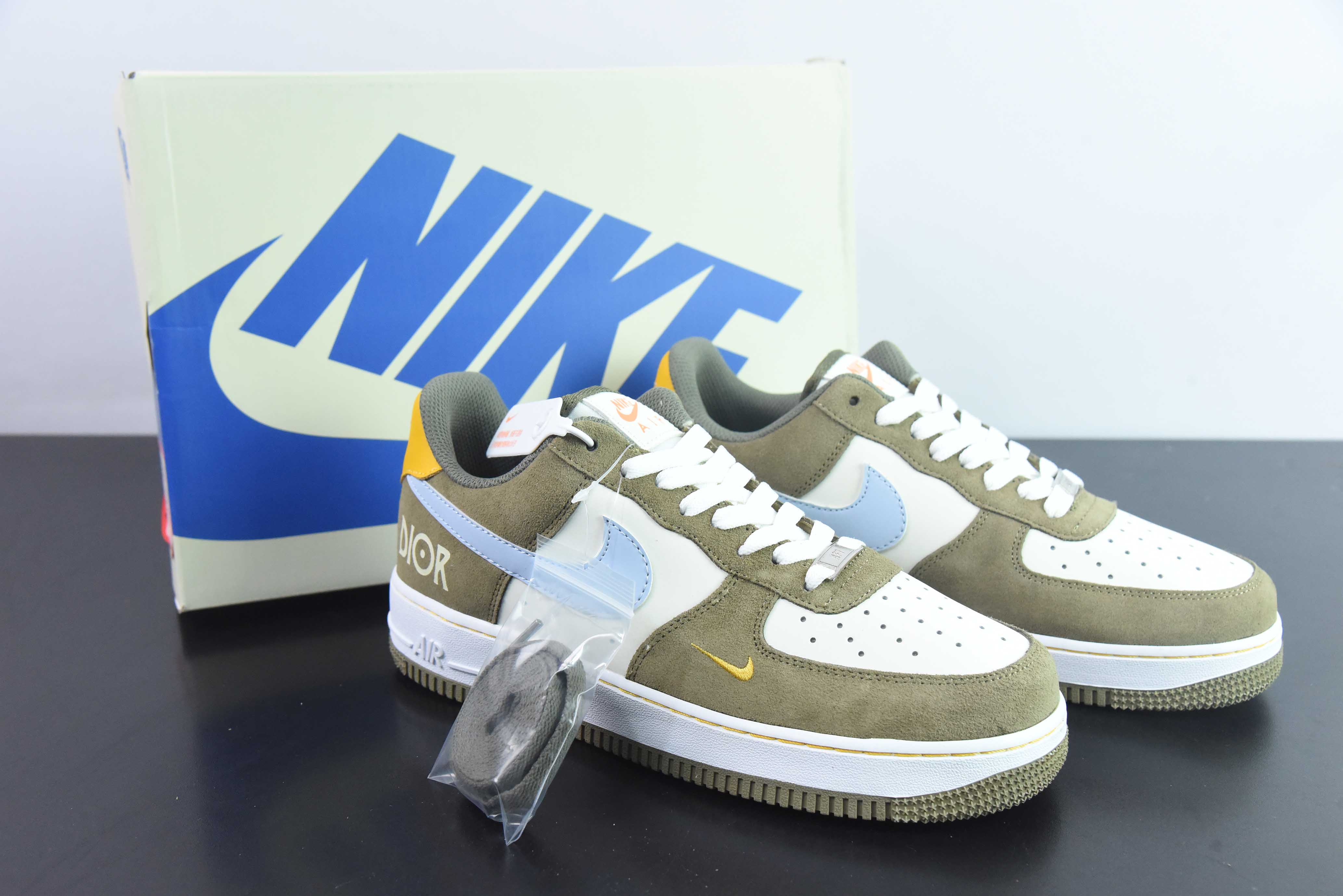 나이키 에어 포스 1 07 로우 디올 공동 브랜드 - 뱀부 그린 에어 포스 1 로우탑 트레이너 캐주얼 슈즈 아이템 번호: HX123-003 사이즈: 36-44